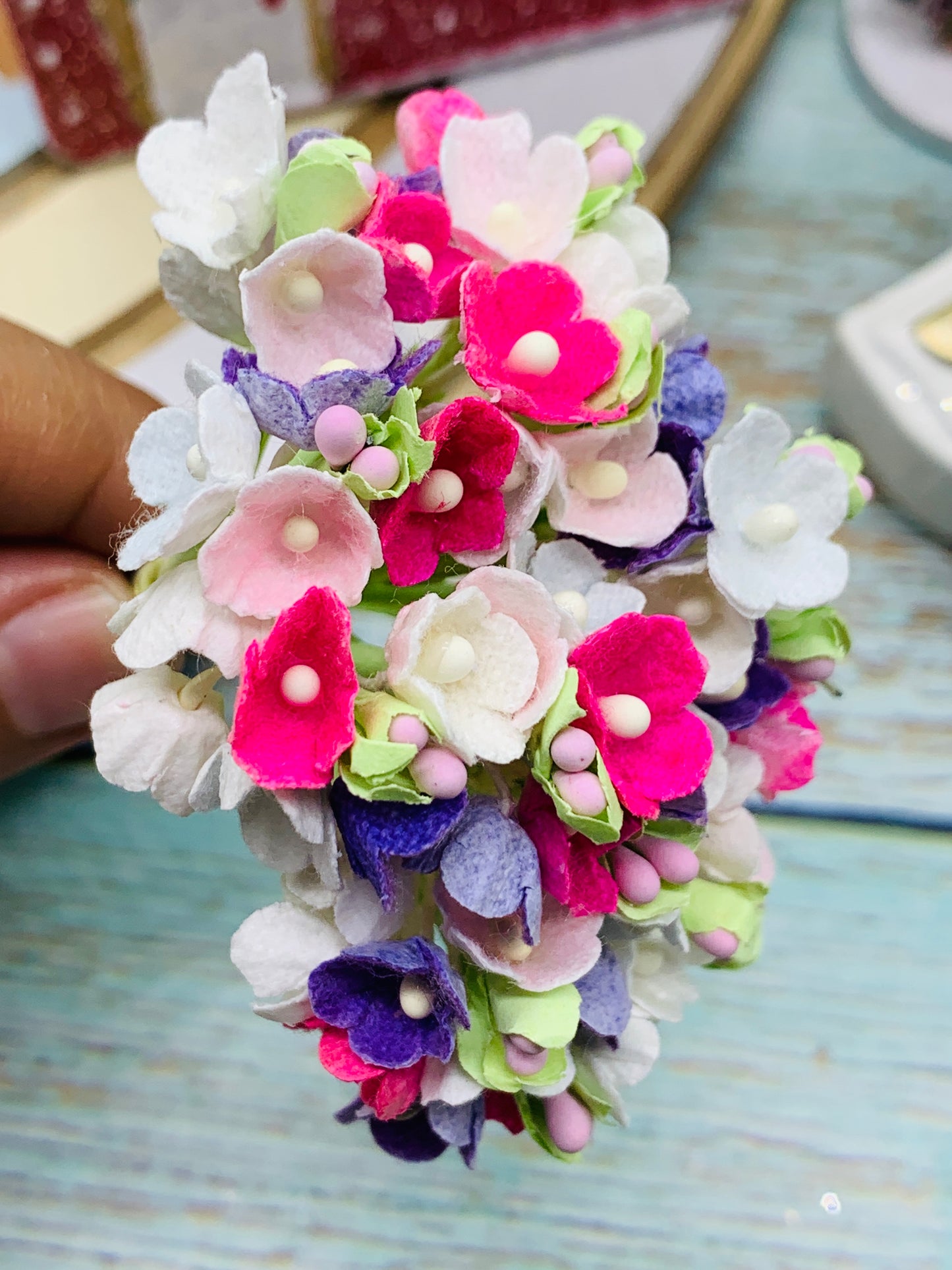 Ramo Mini Flores de Papel Lila ( 40 flores) 1cm