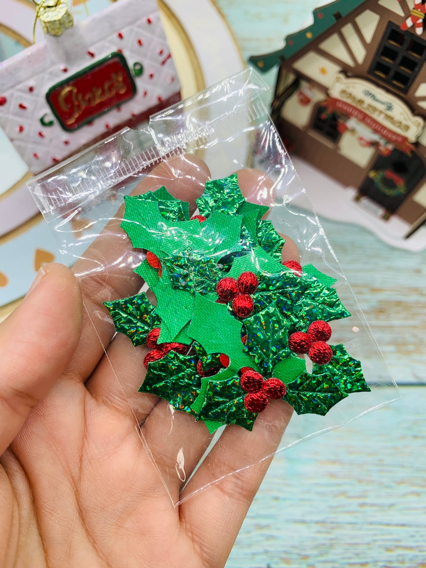 Paquete de Hojas Navidad ( Paquete 12 und) 3.5 cm