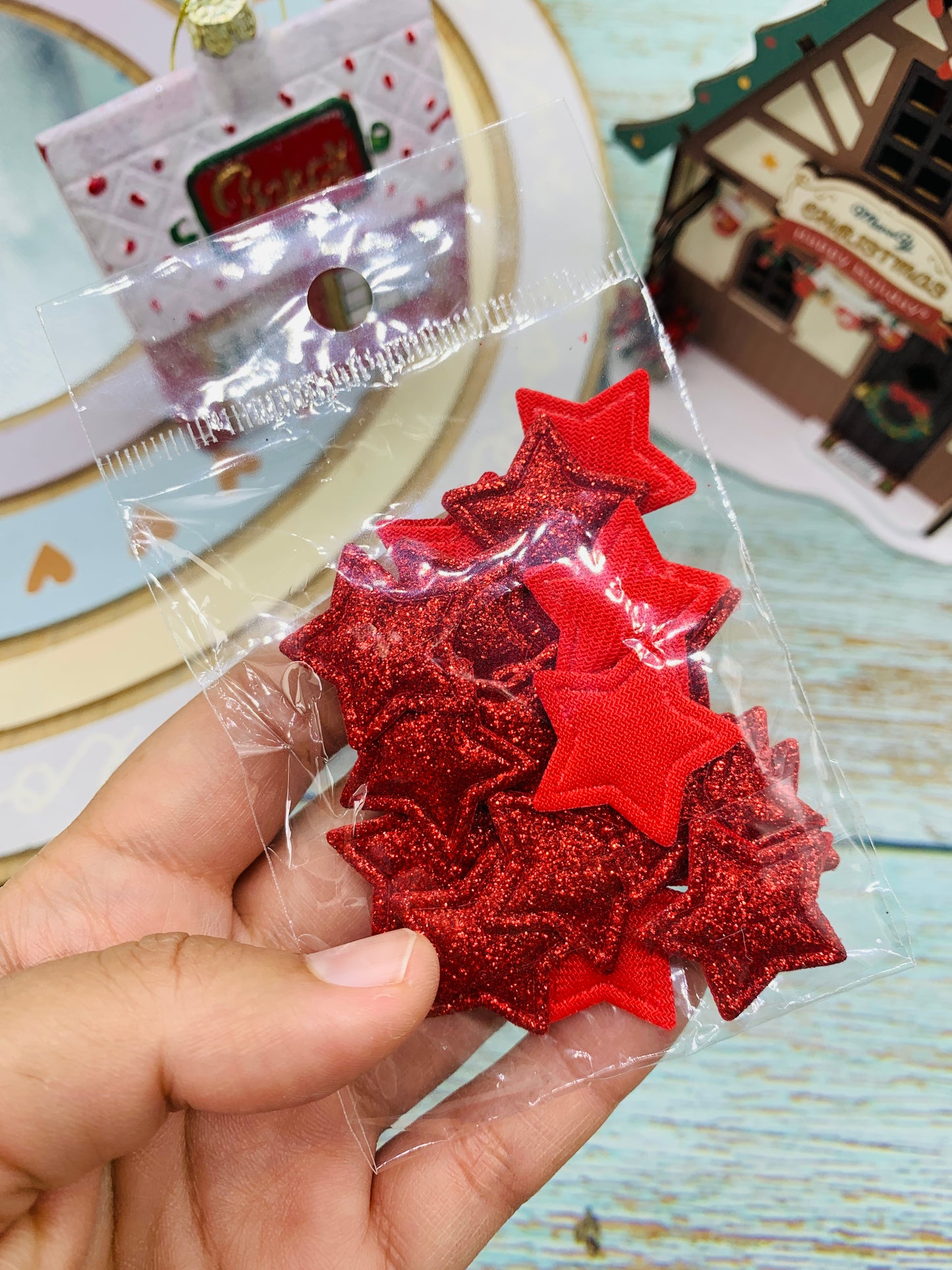 Paquete Estrellas rojas escarchadas ( 25 und) 2.5cm