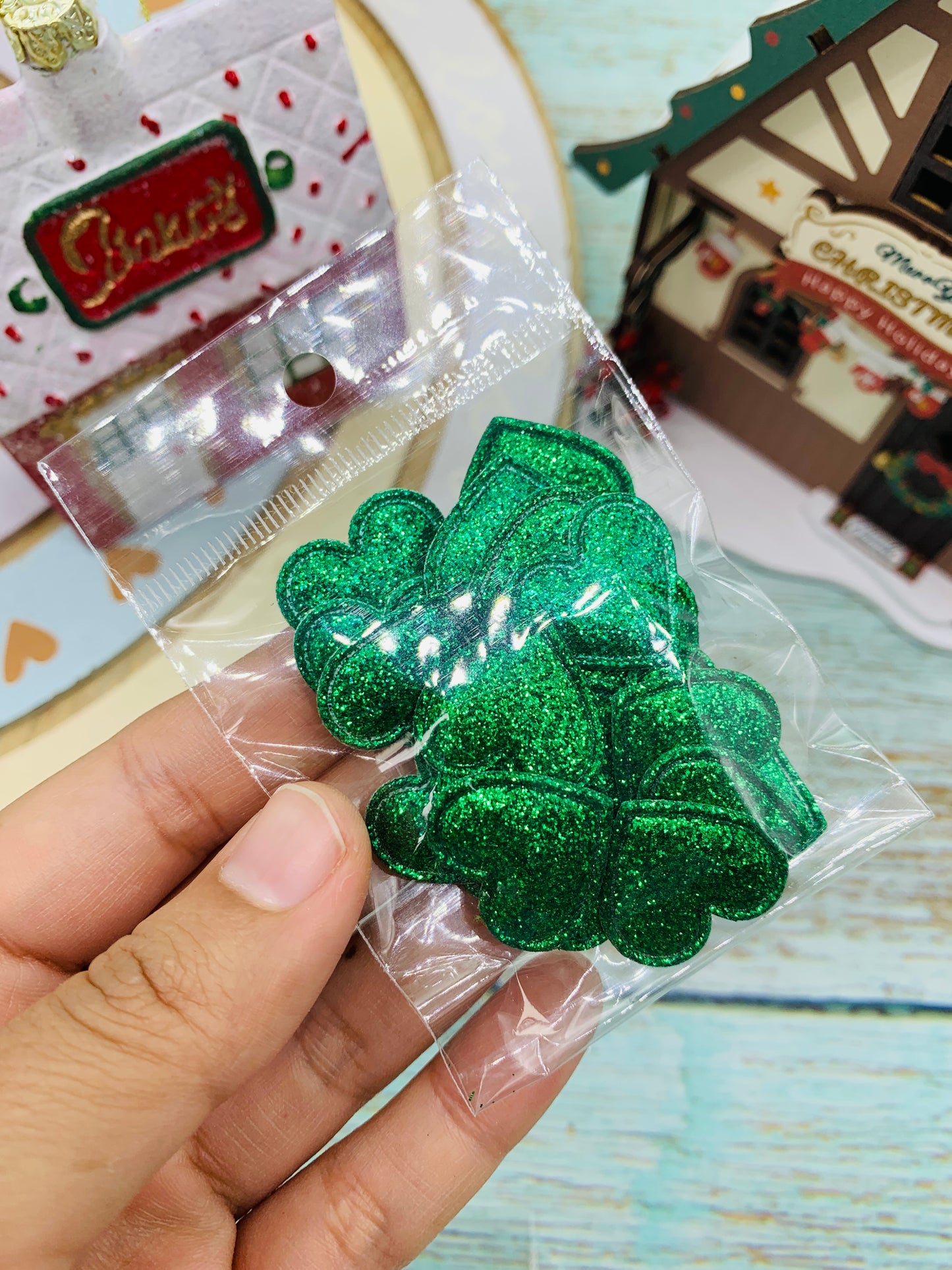 Paquete corazones verdes escarchadas ( 25 und) 2.5cm