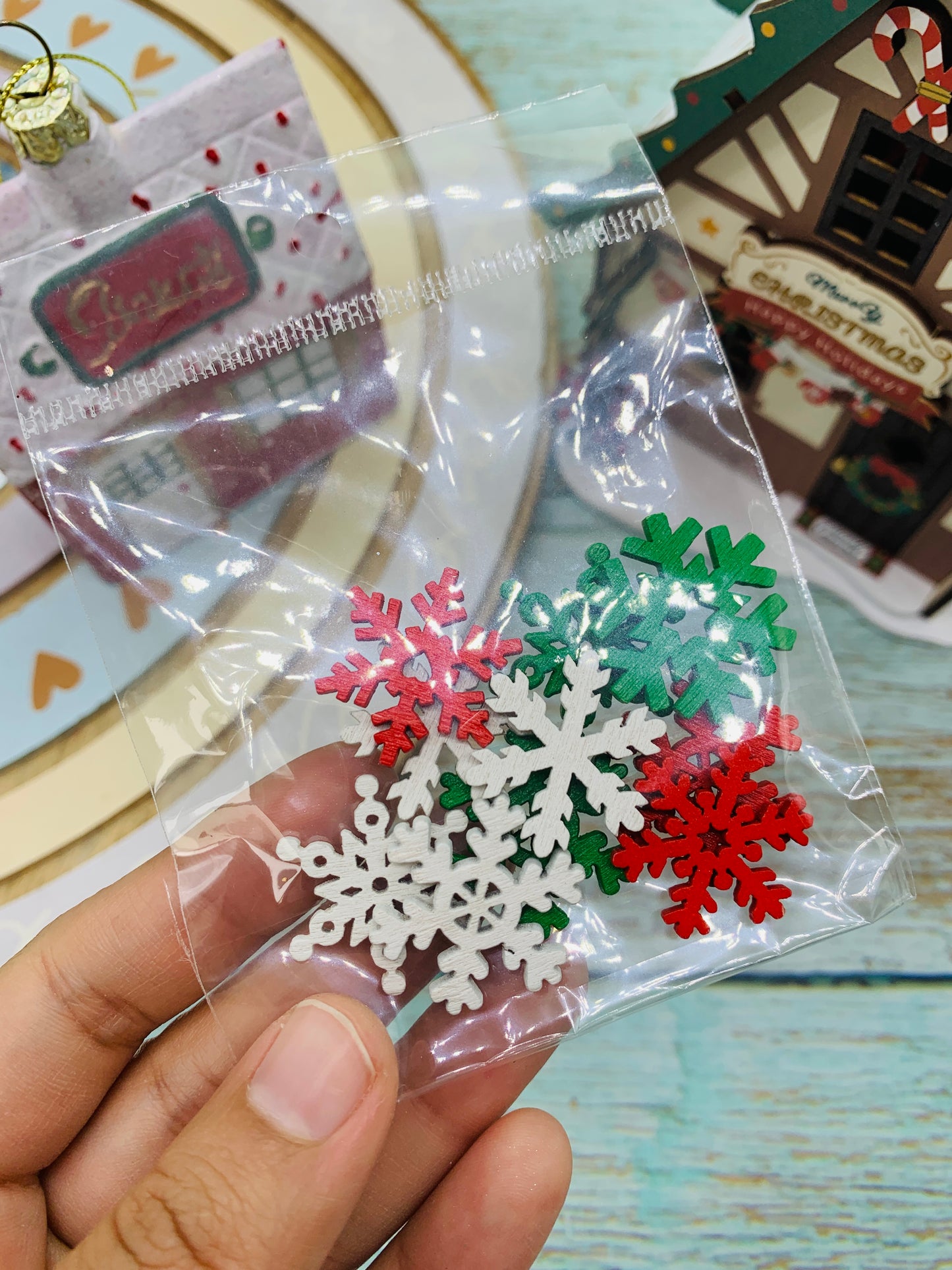 Paquete Copos de Nieve de Madera Surtidos ( 10 und) 2.5cm