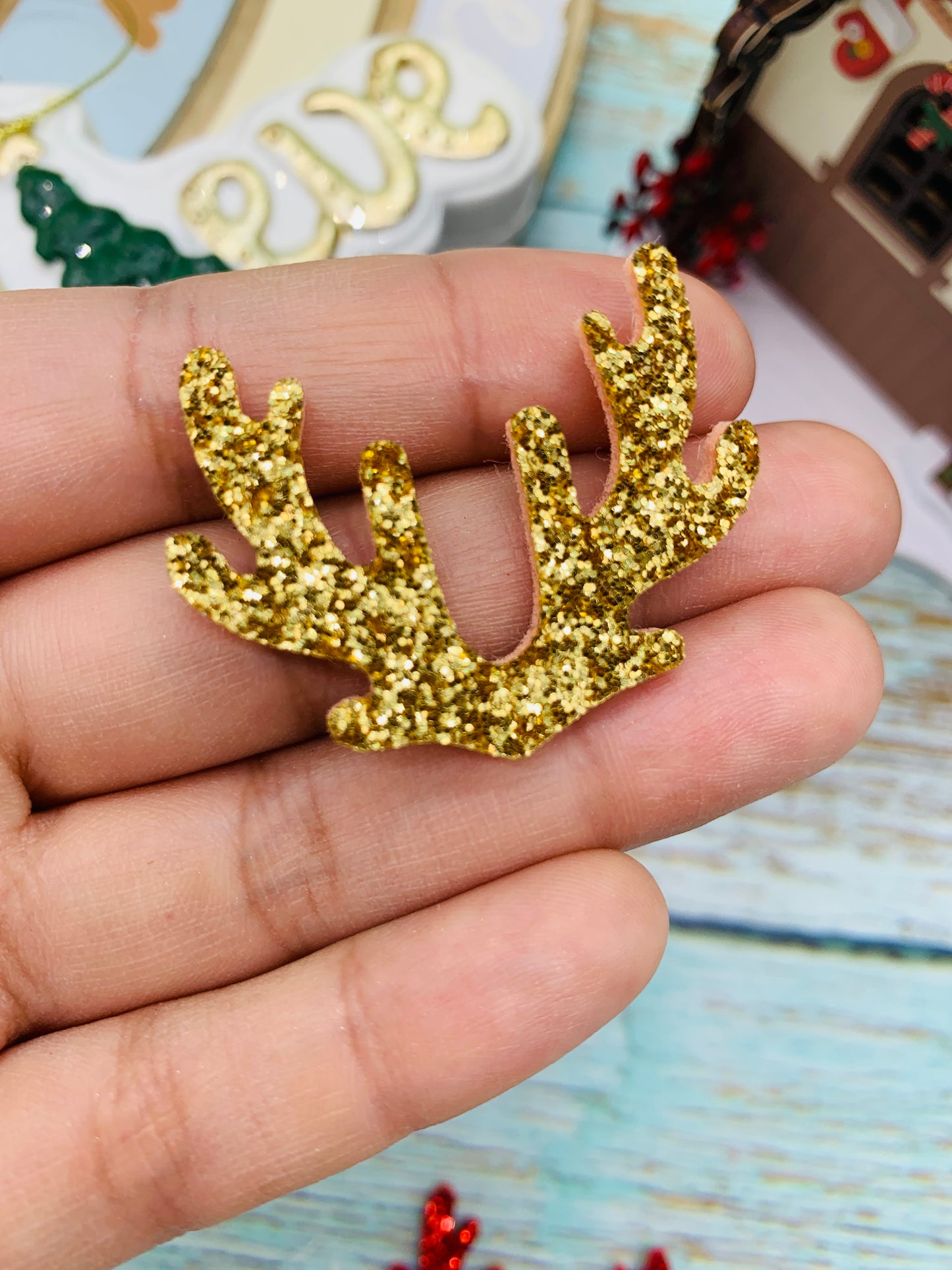 Cuernito Escarchado dorado ( 4 cm) paquete de 3 unidades