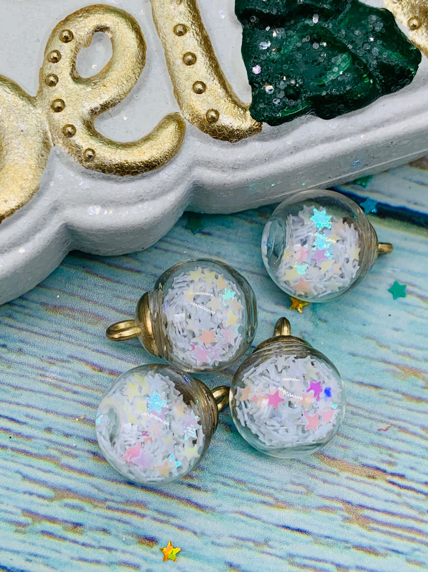 Bolita shaker estrellitas blancas tornasol (paquete 4 unidades)