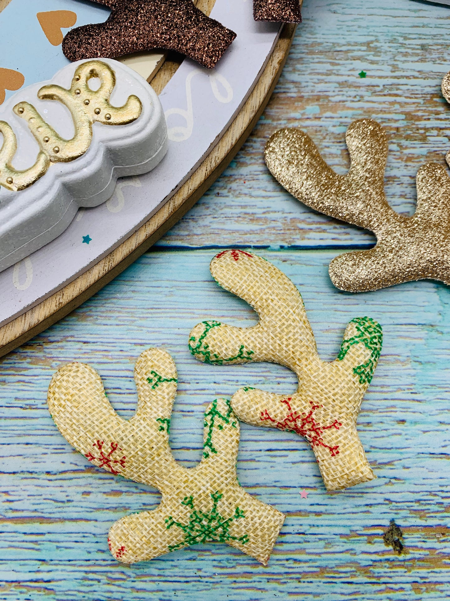 Set 3 pares diferentes cuernitos ( 8cm) MOD10