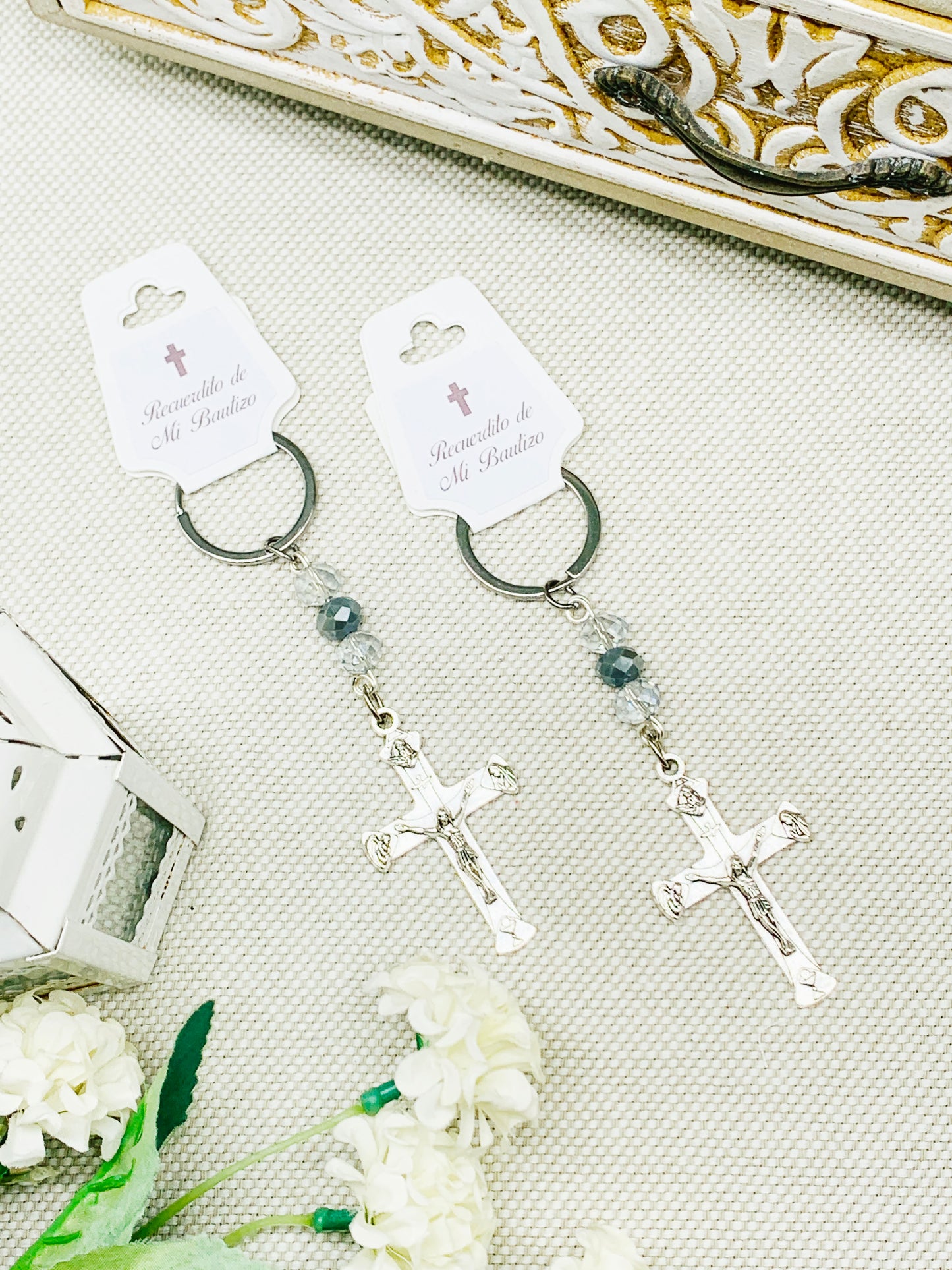 Llavero con cruz y pedrería