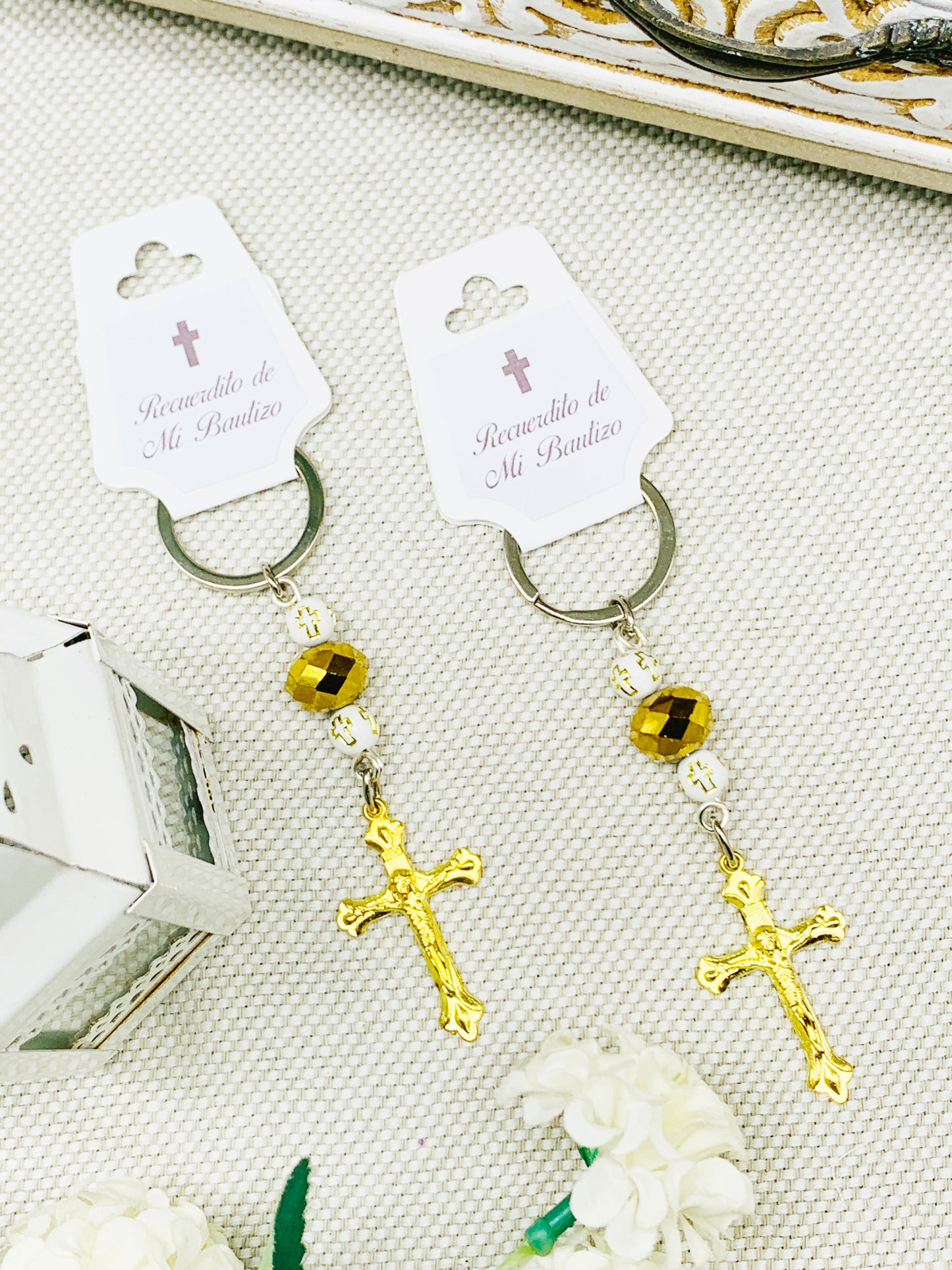 Llavero con cruz y pedrería Modelo 2