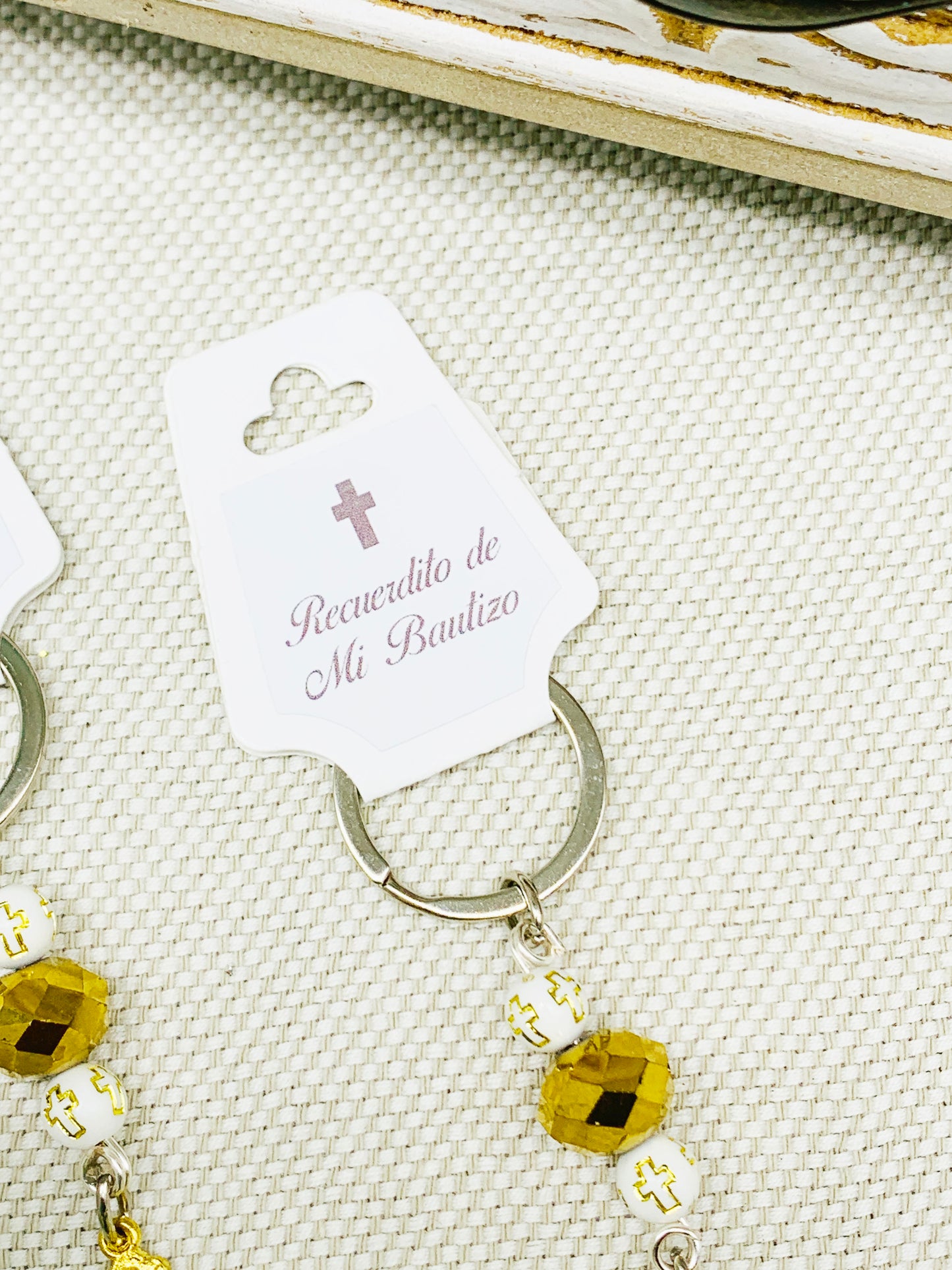 Llavero con cruz y pedrería Modelo 2