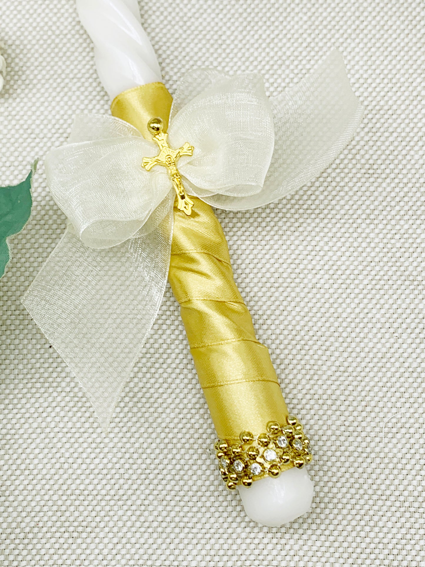 Candela torneada dorada con lazo organza