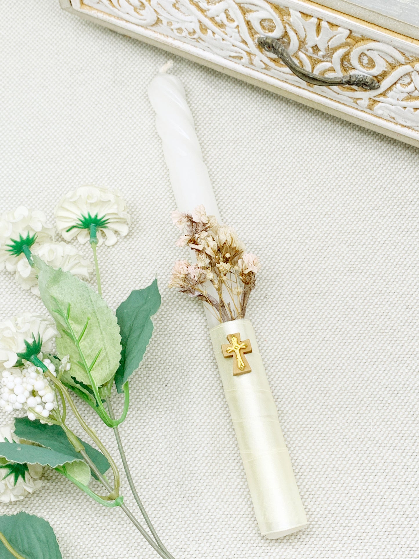 Candela torneada dorada flores orgánicas