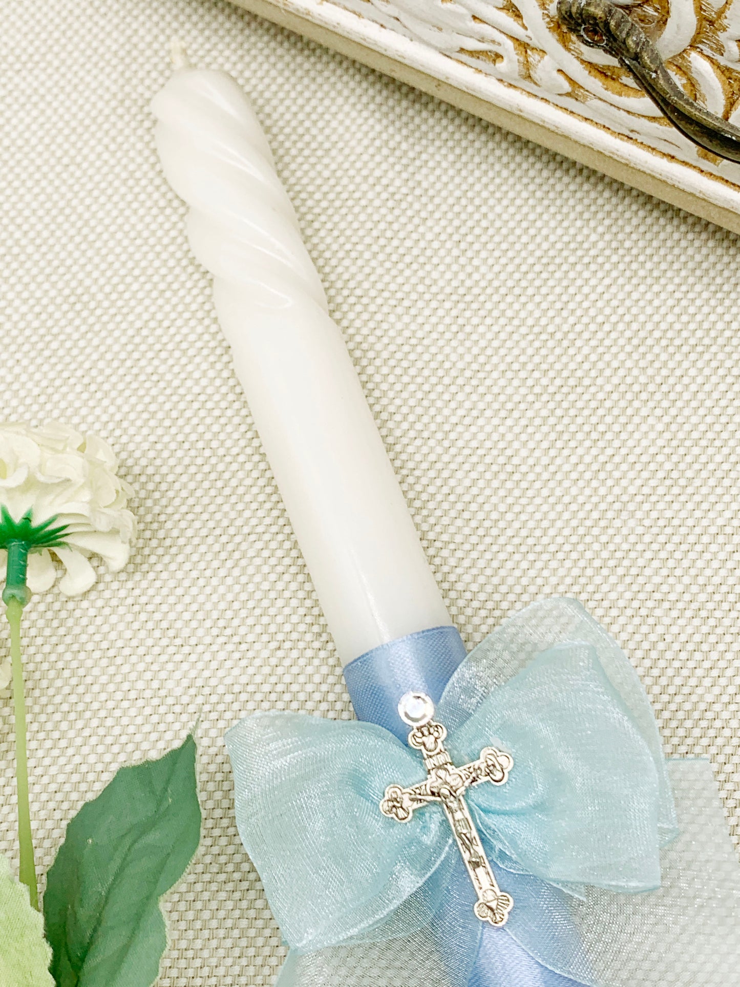 Candela torneada azul con lazo organza