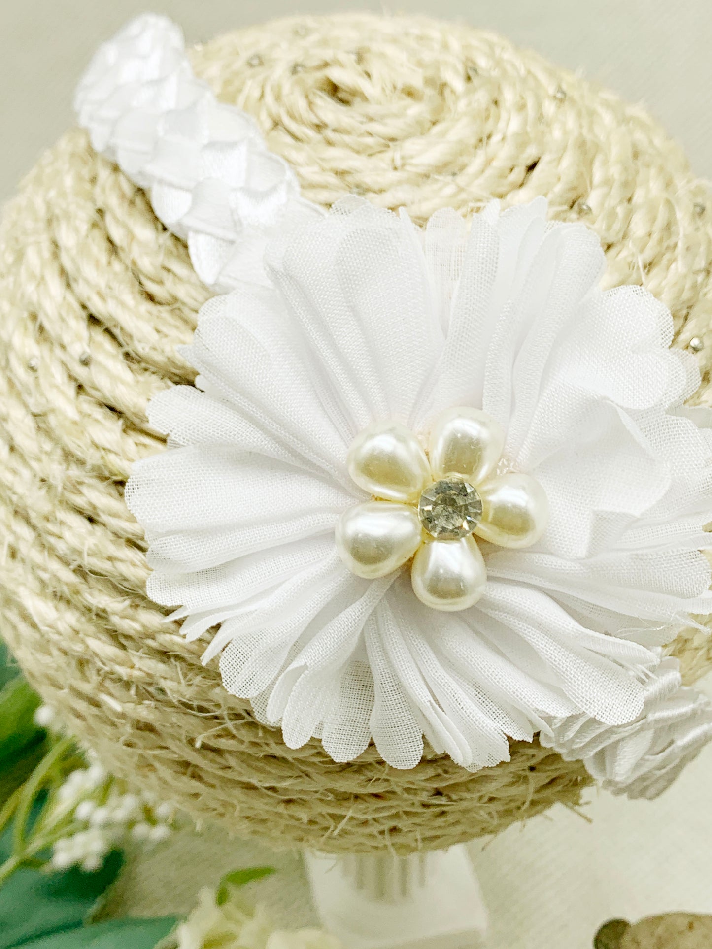 Vincha espiral con detalle en pedrería