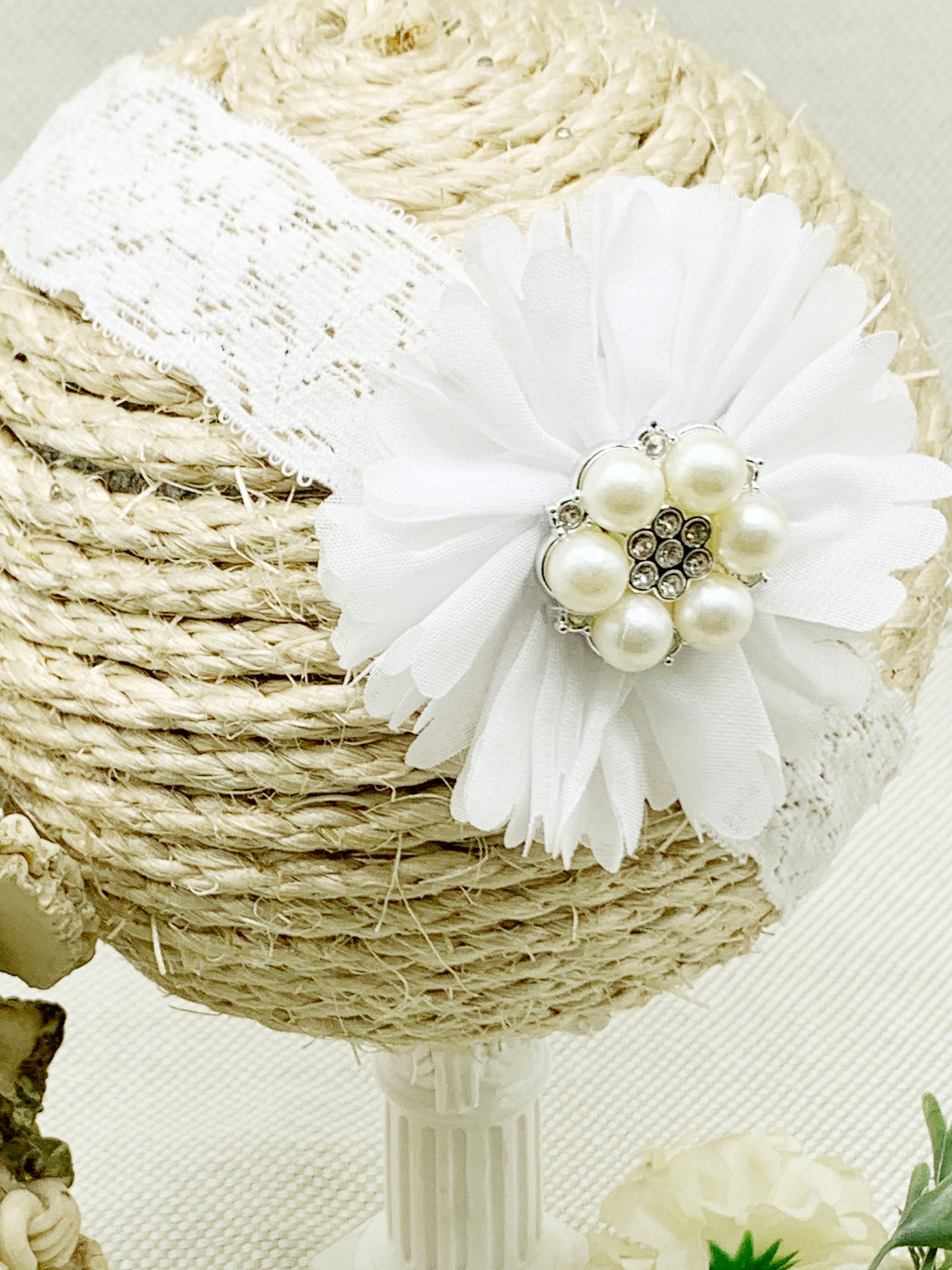 Vincha de banda ancha con flor espiral