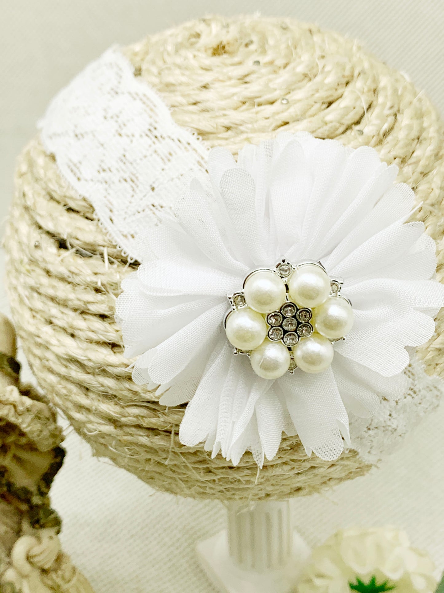 Vincha de banda ancha con flor espiral