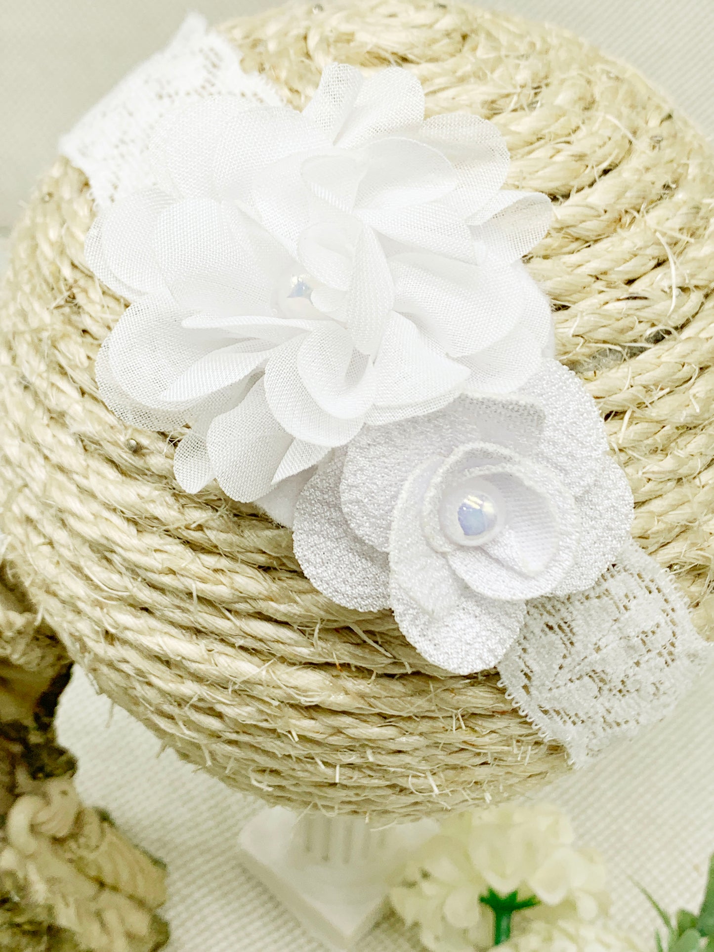 Vincha de banda ancha con flor redonda