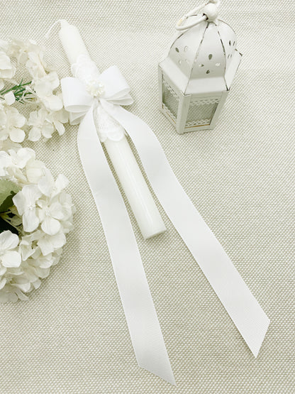 Candela con cinta fina, mini espíritu santo y encajes