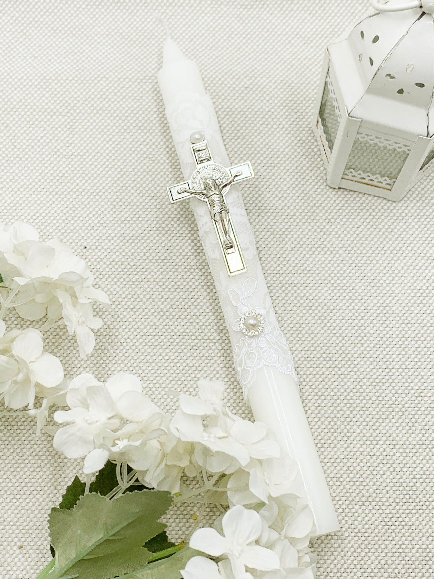 Candela con encaje labrado delicado