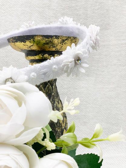 Corona con florecita pomposa y pedrería