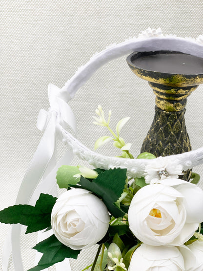 Corona con florecita pomposa y pedrería