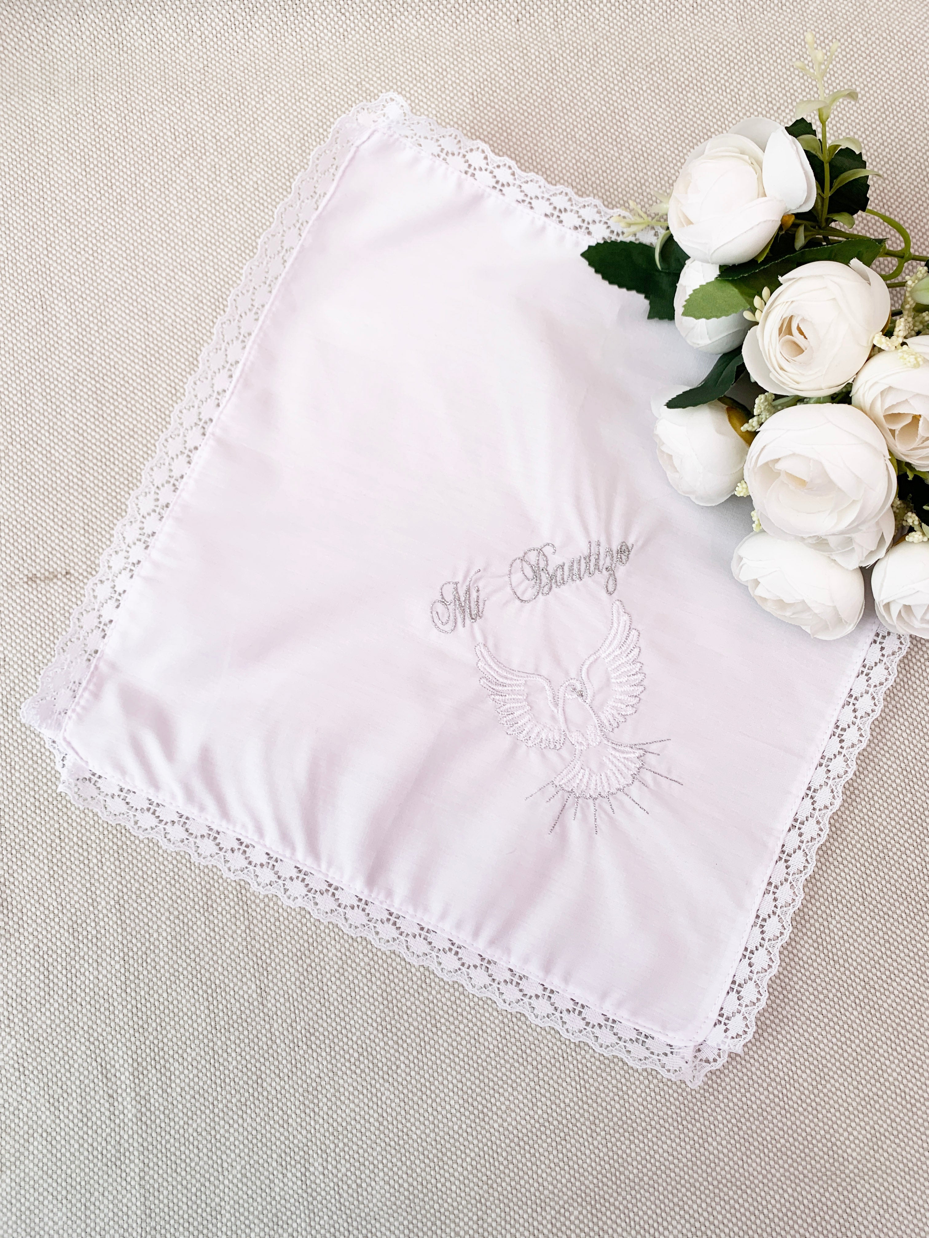 Pañito Docoma Espíritu Santo opción de color dorado o plateado