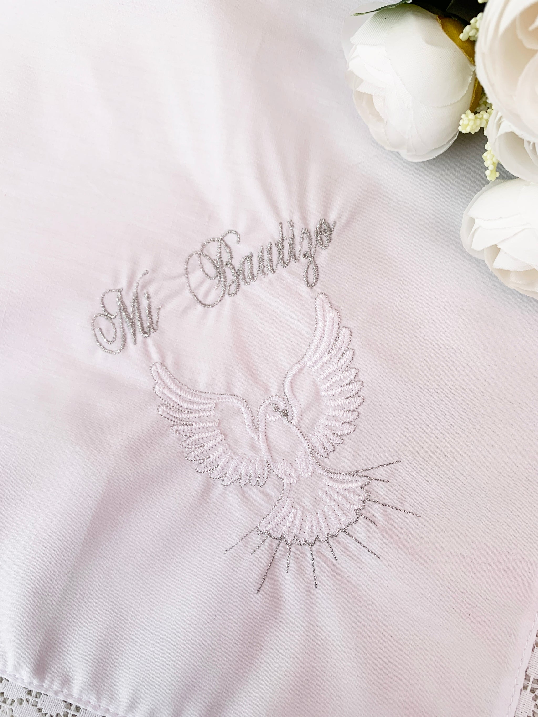 Pañito Docoma Espíritu Santo opción de color dorado o plateado