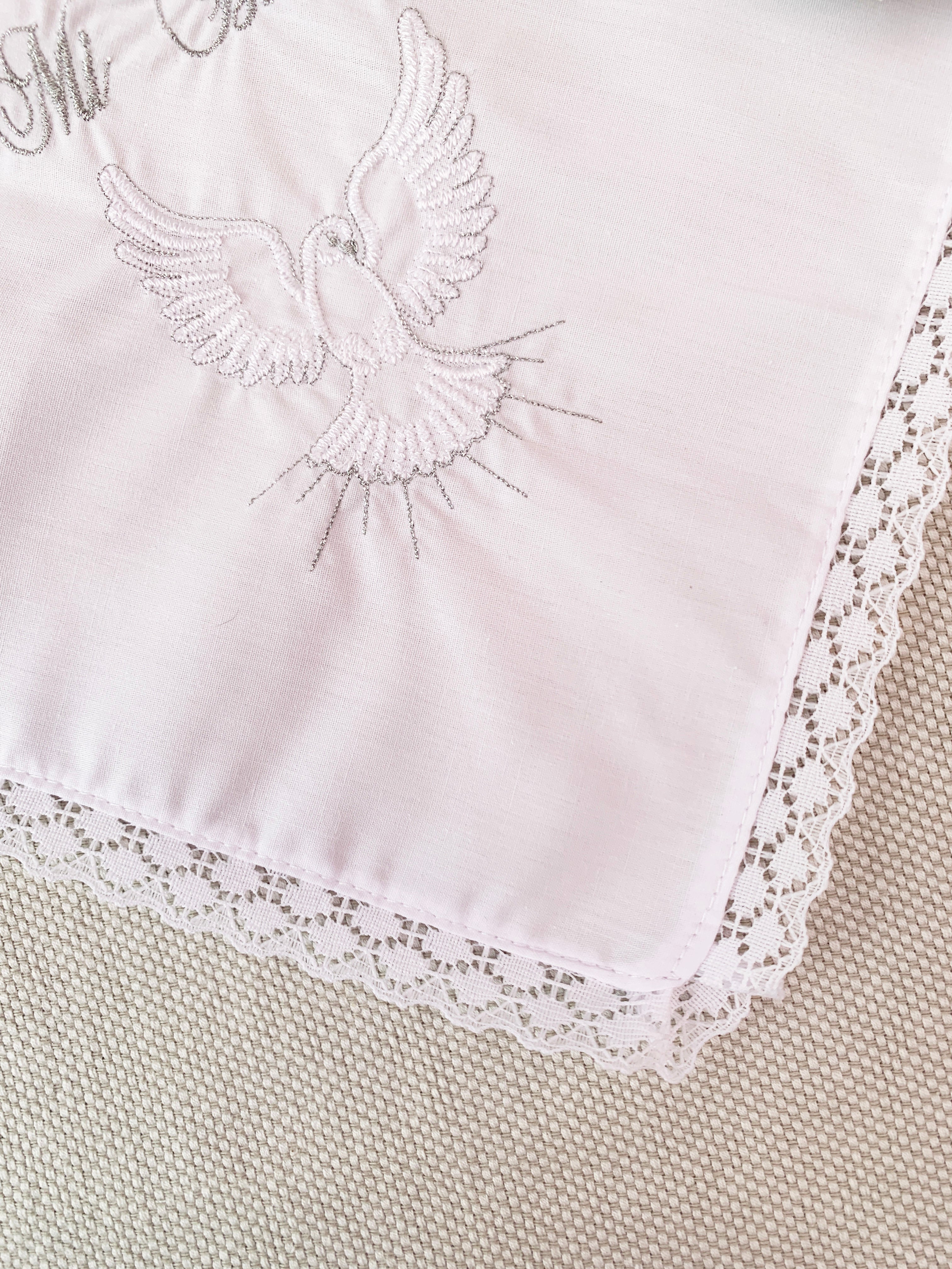 Pañito Docoma Espíritu Santo opción de color dorado o plateado