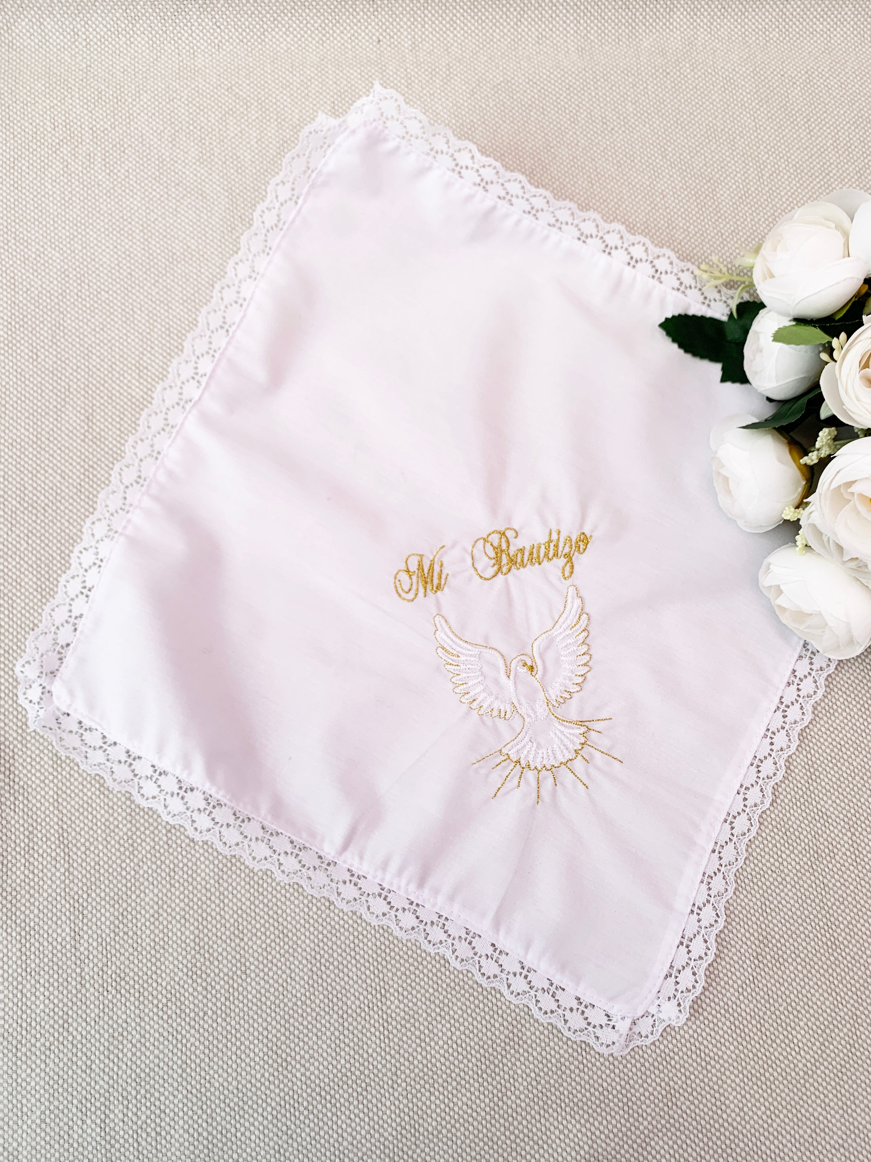 Pañito Docoma Espíritu Santo opción de color dorado o plateado