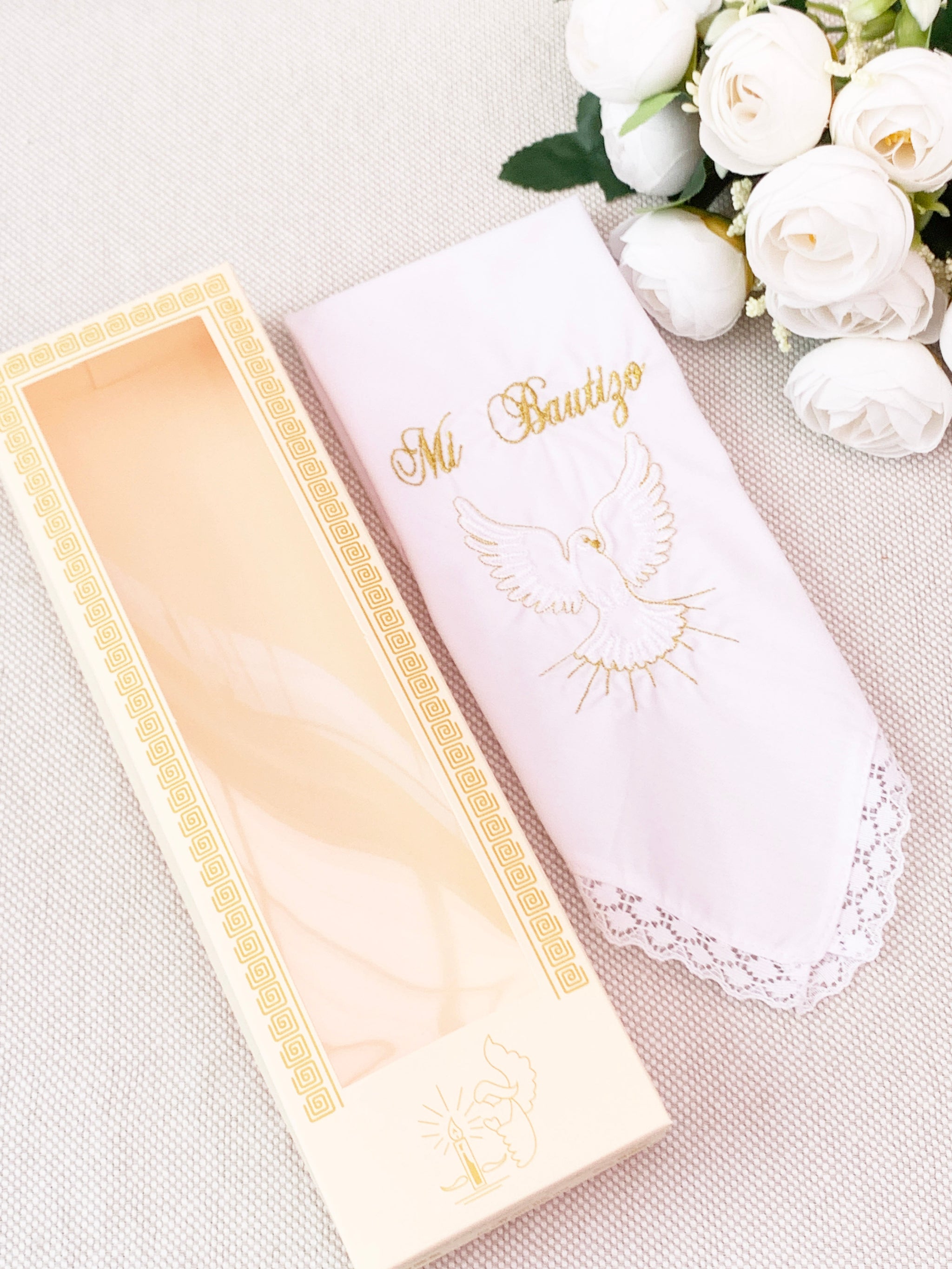 Pañito Docoma Espíritu Santo opción de color dorado o plateado