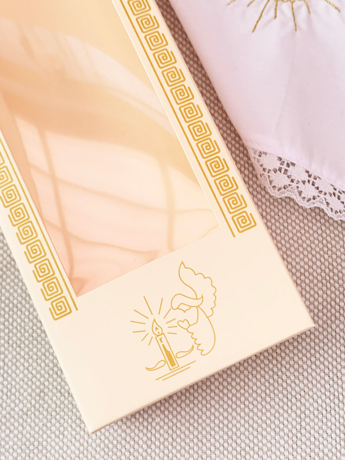 Pañito Docoma Espíritu Santo opción de color dorado o plateado