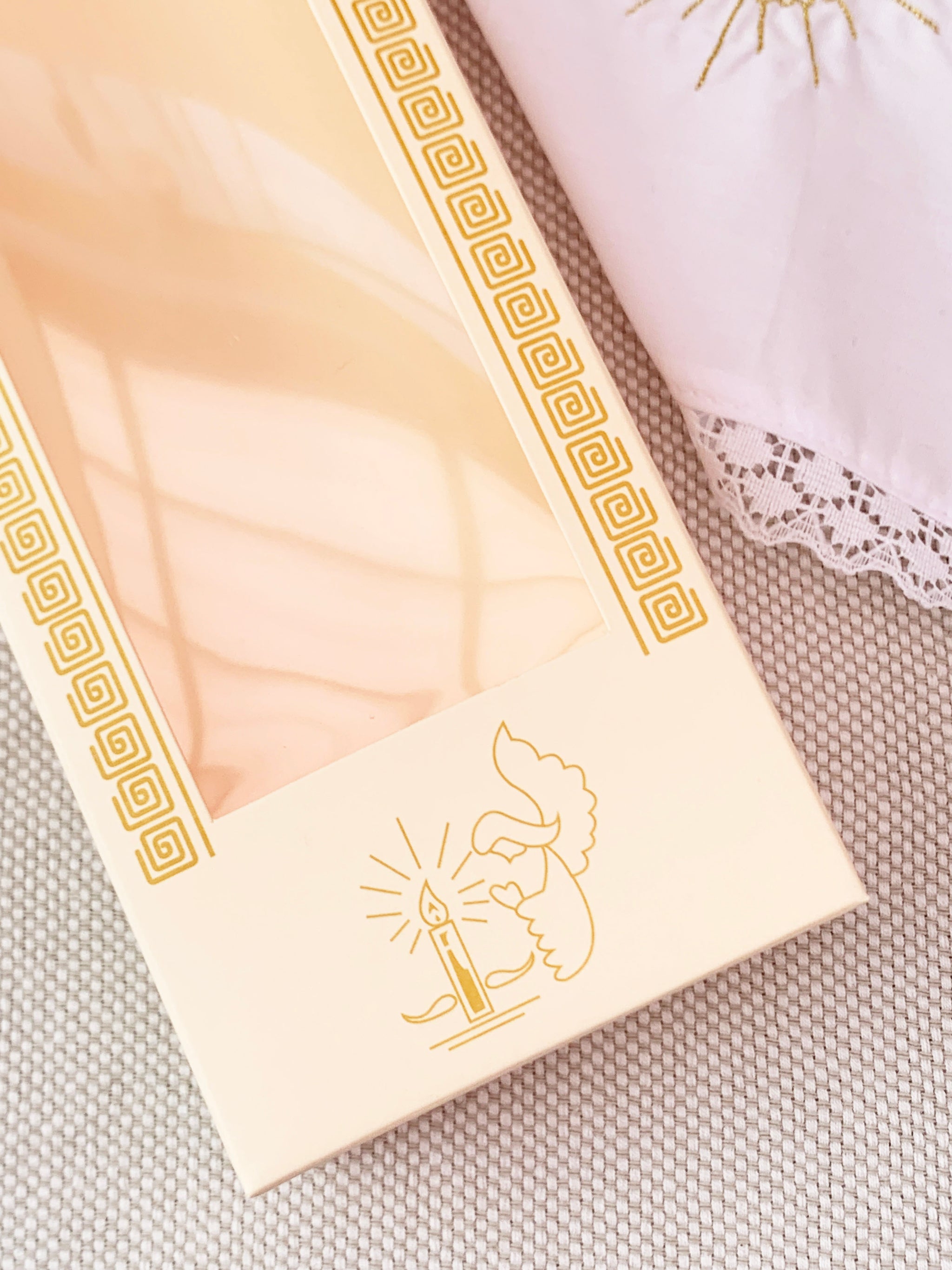 Pañito Docoma Espíritu Santo opción de color dorado o plateado