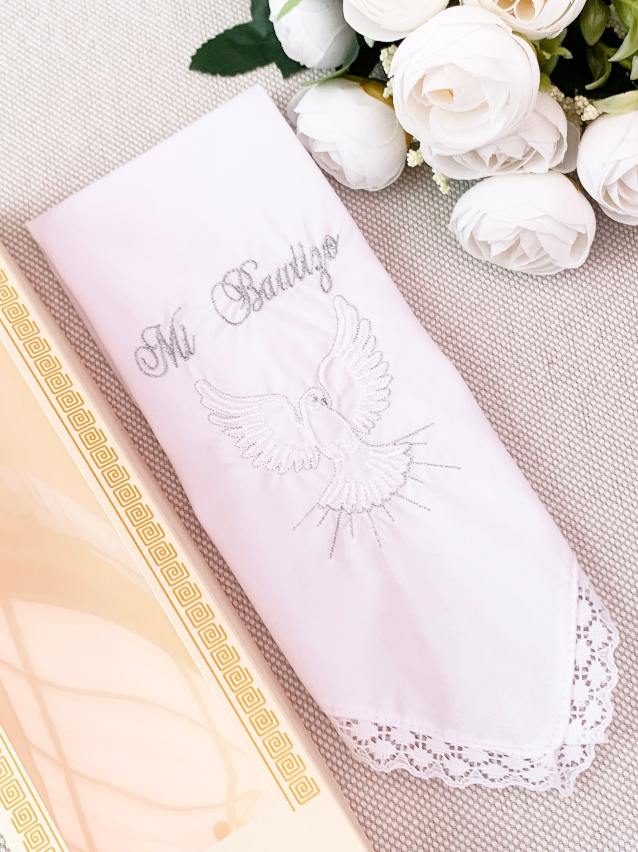 Pañito Docoma Espíritu Santo opción de color dorado o plateado