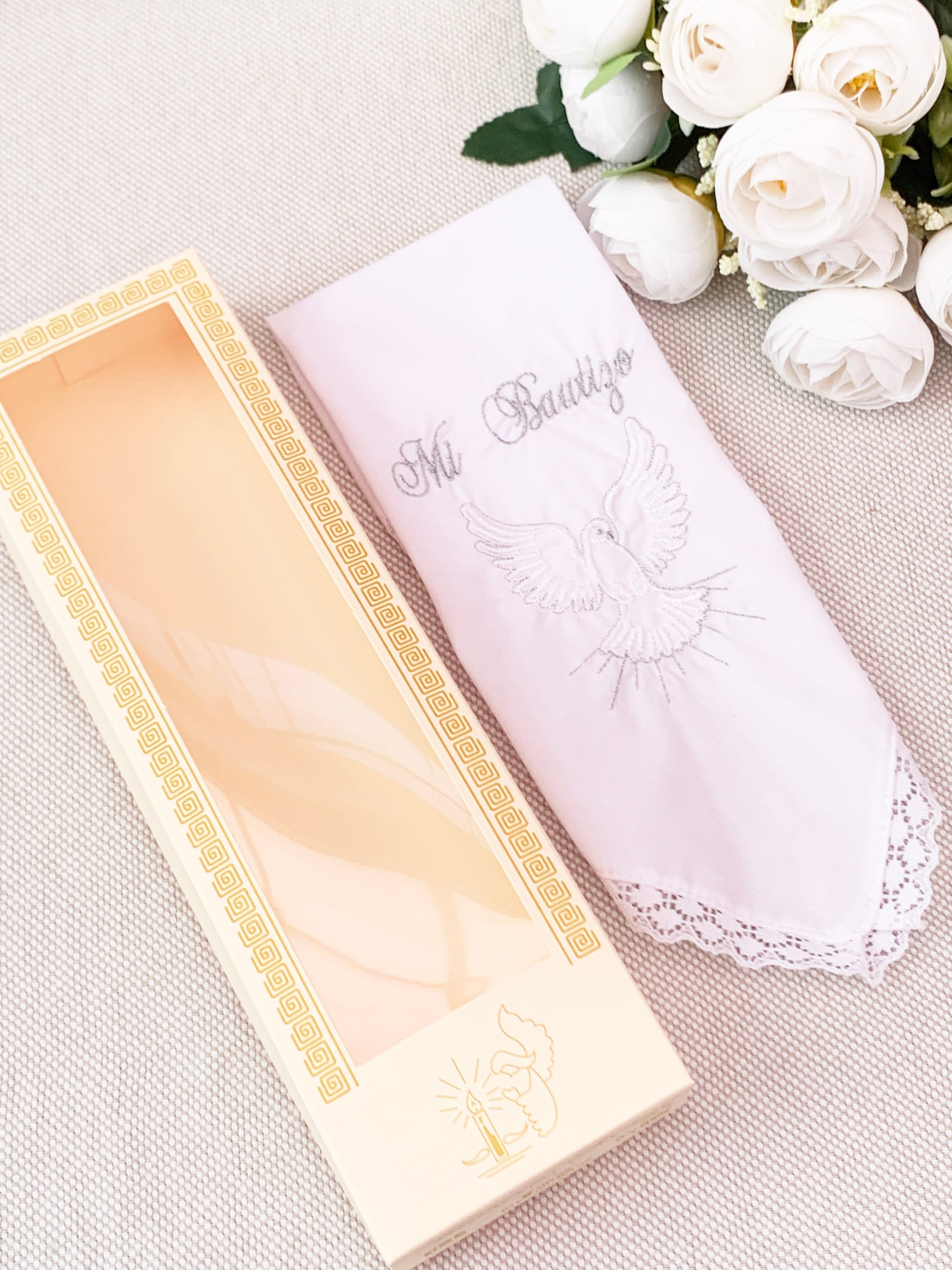 Pañito Docoma Espíritu Santo opción de color dorado o plateado