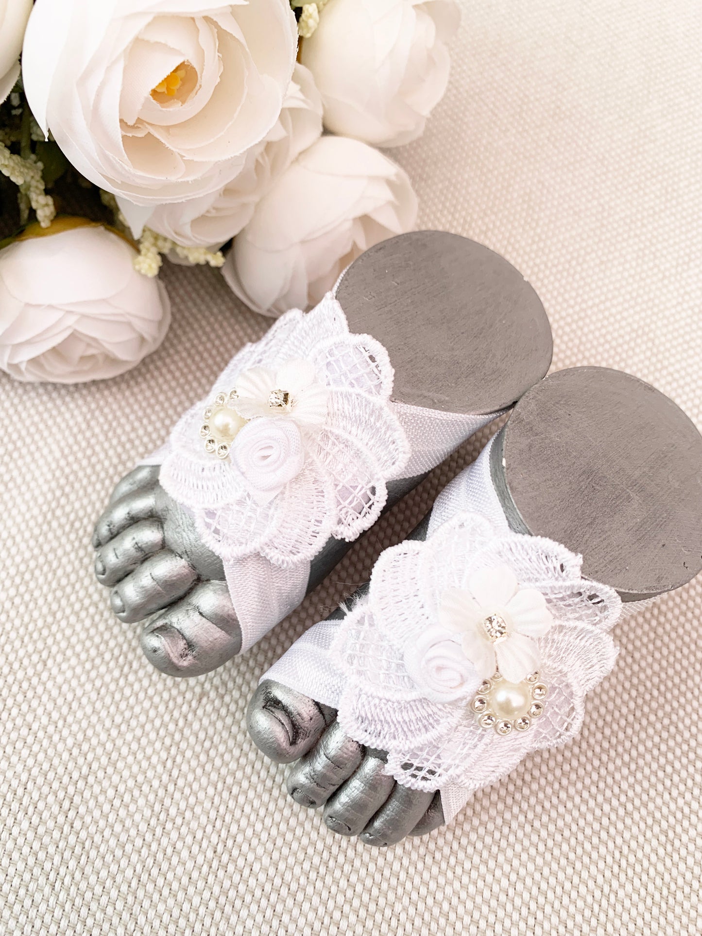 Pies descalzos con rosas