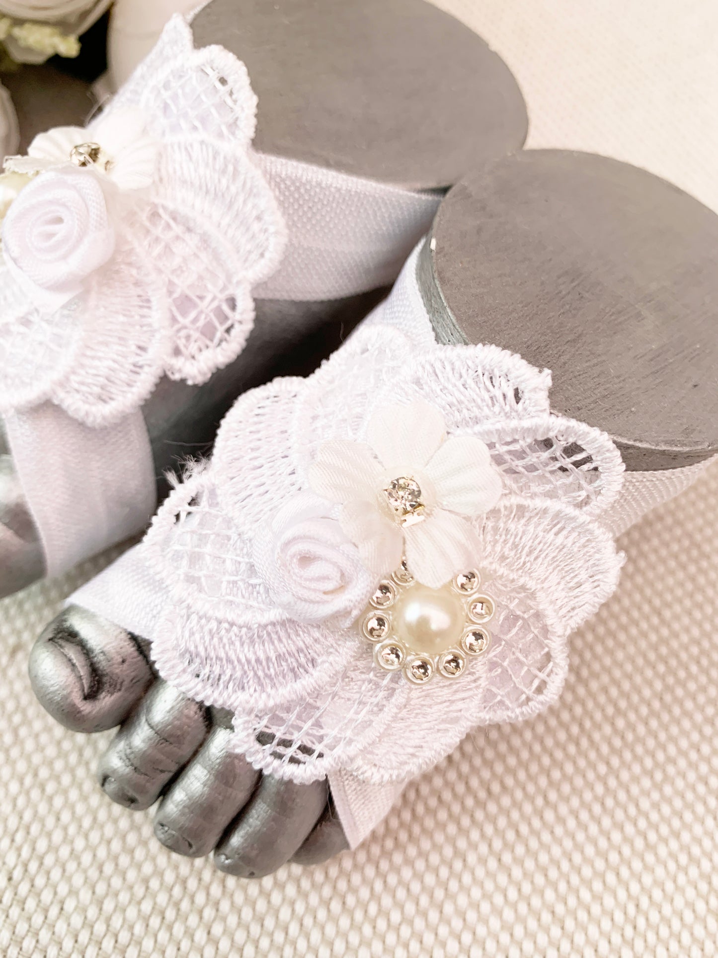 Pies descalzos con rosas