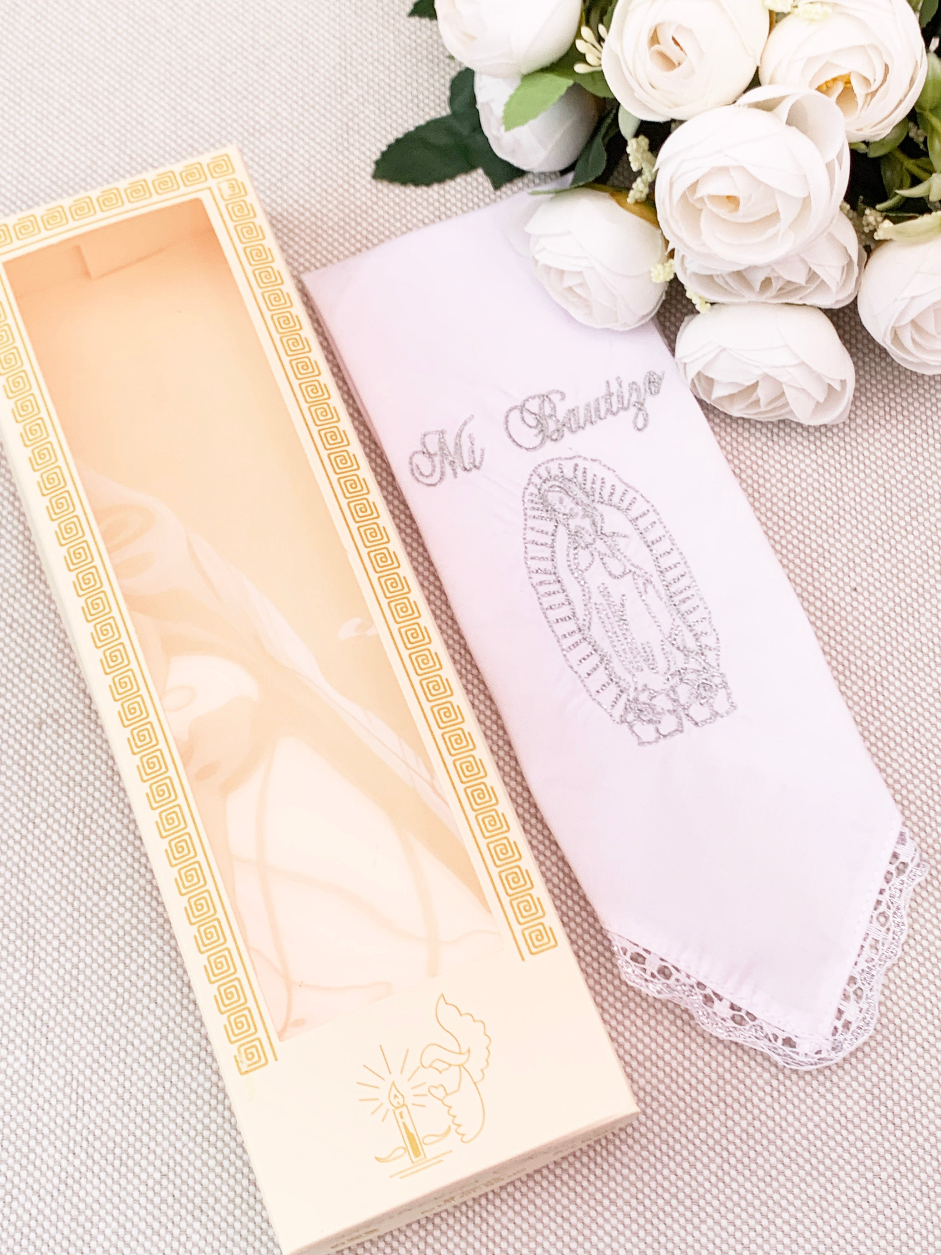 Pañito Docoma Virgencita de Guadalupe opción de color dorado o plateado