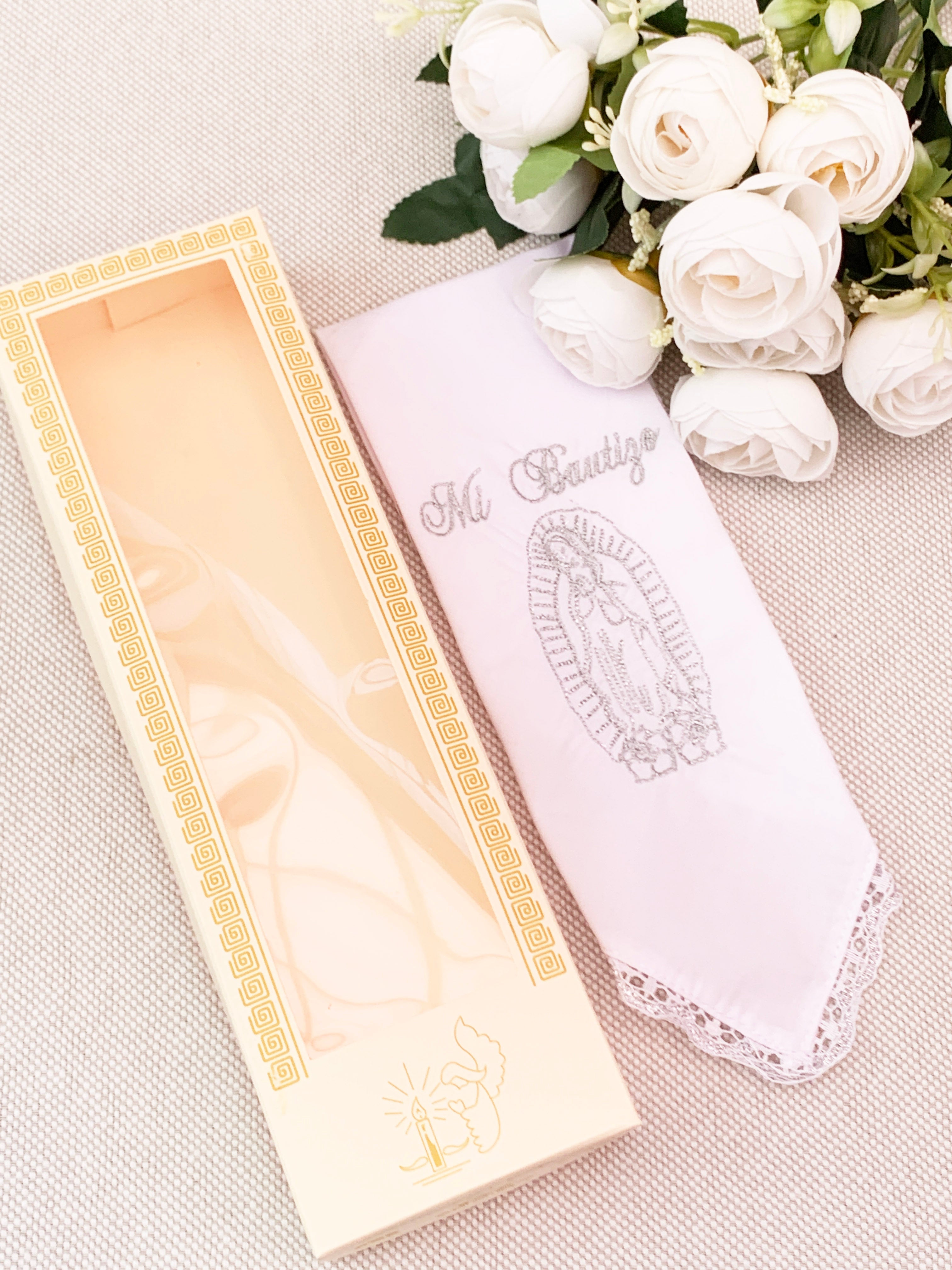 Pañito Docoma Virgencita de Guadalupe opción de color dorado o plateado