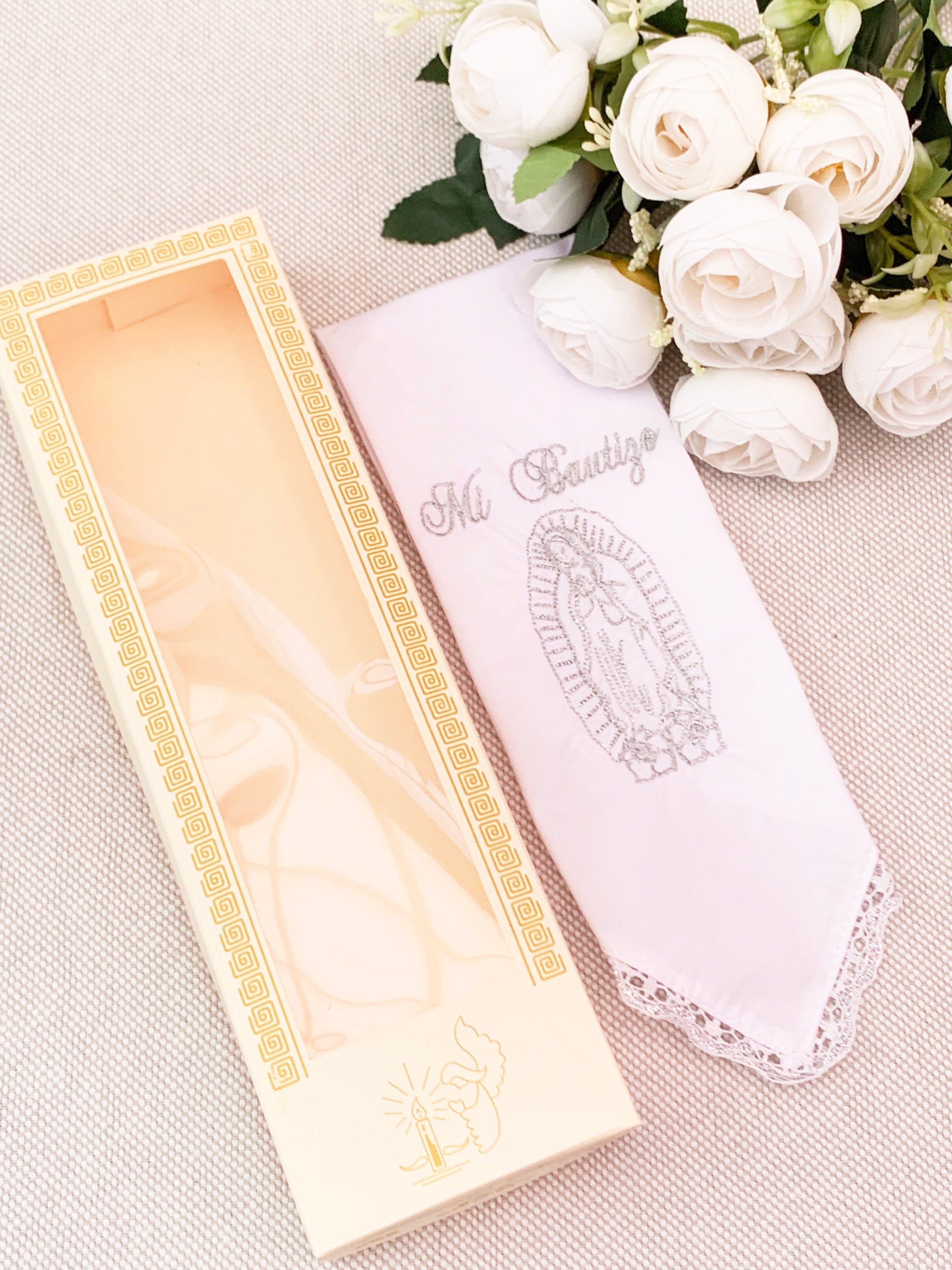 Pañito Docoma Virgencita de Guadalupe opción de color dorado o plateado