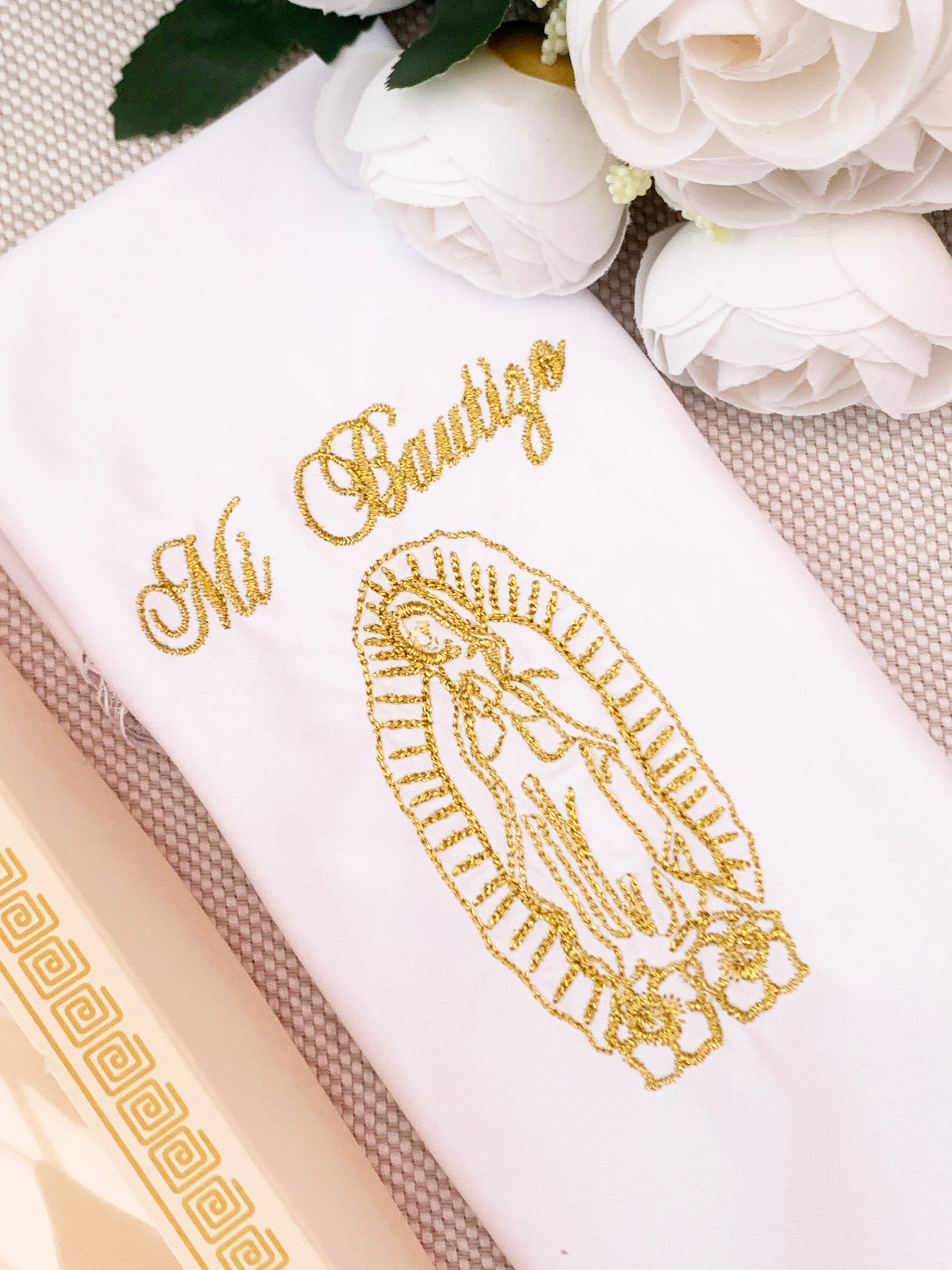 Pañito Docoma Virgencita de Guadalupe opción de color dorado o plateado