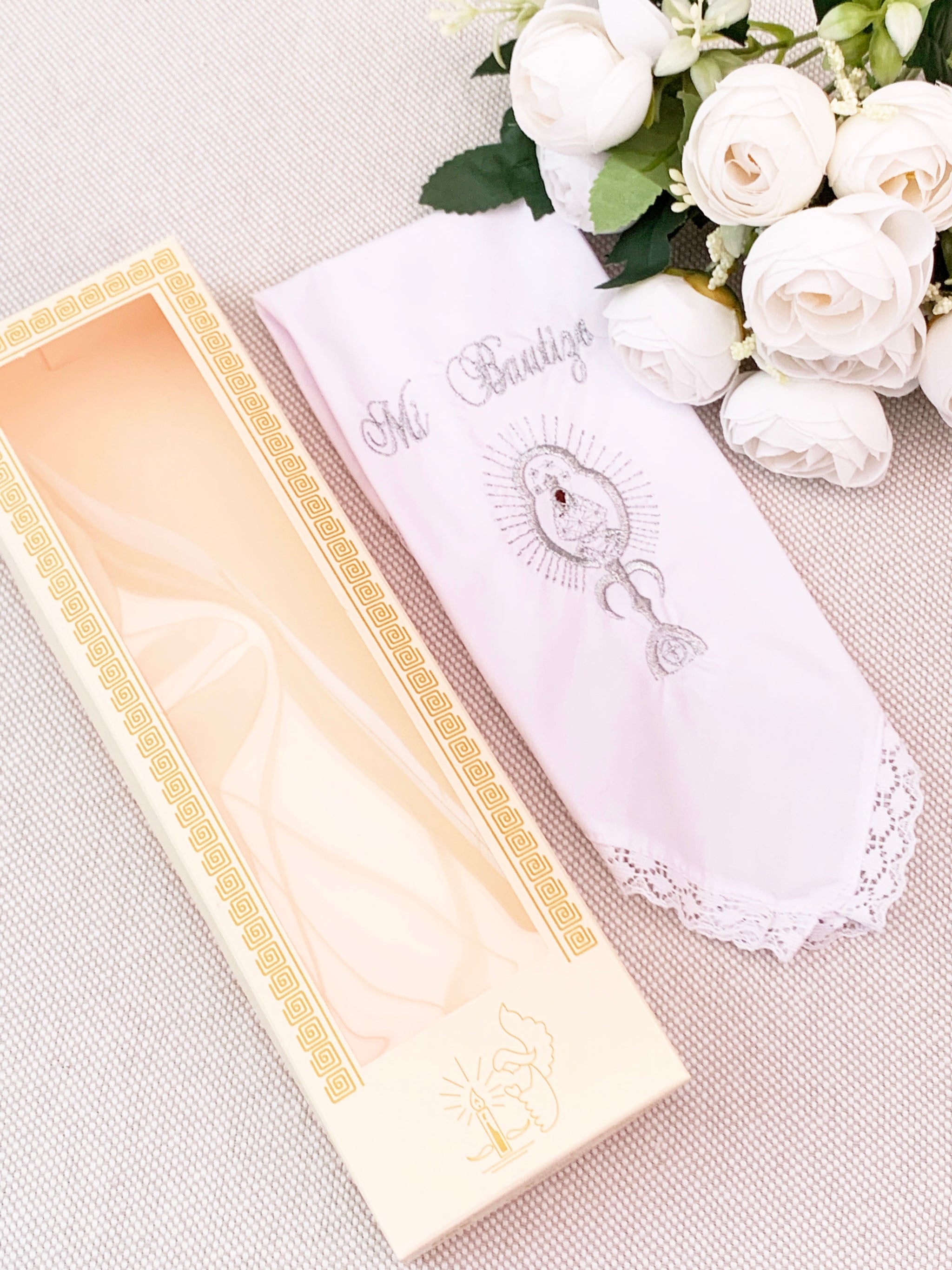 Pañito Docoma Virgencita de Los Angeles opción de color dorado o plateado