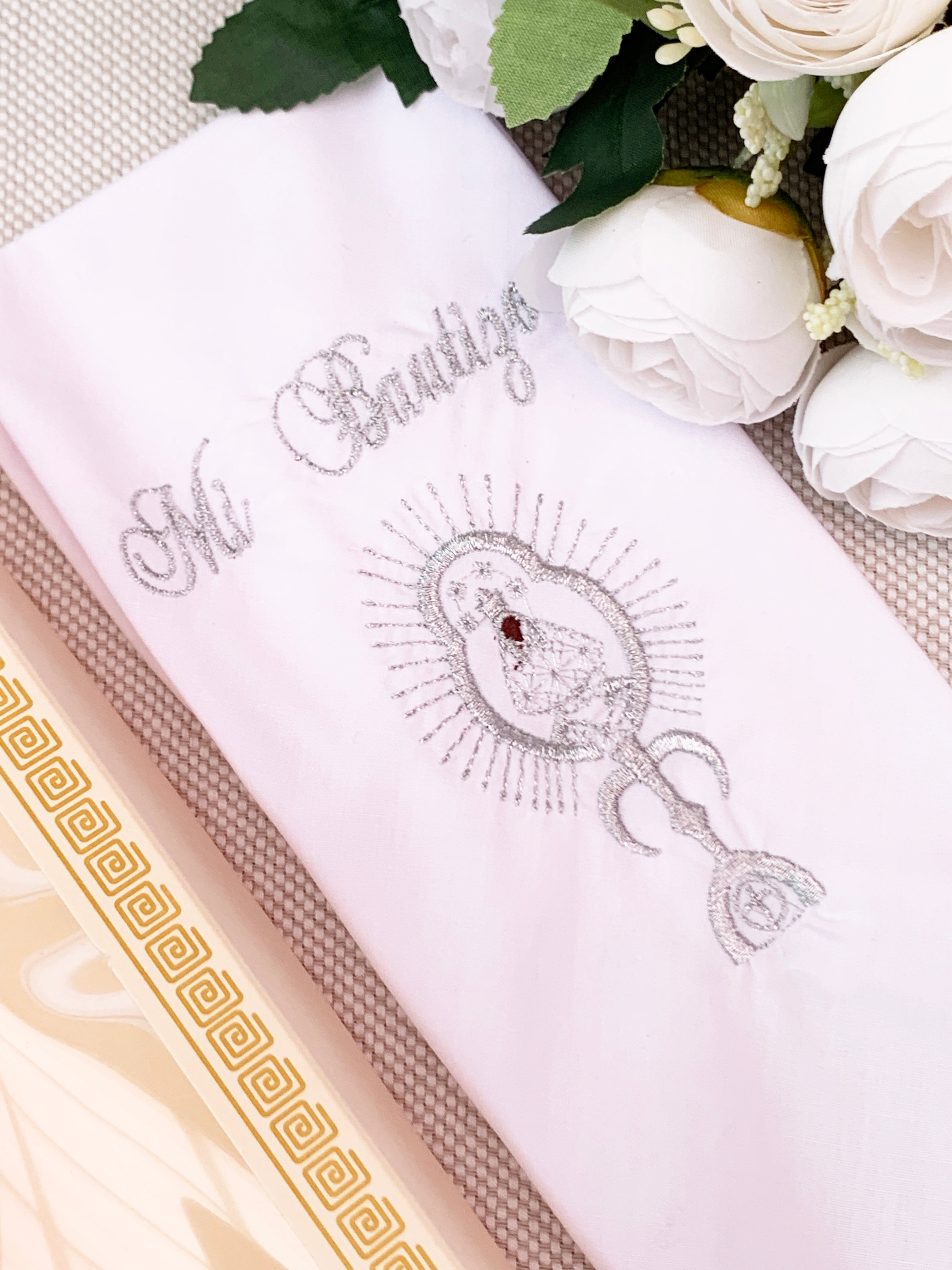 Pañito Docoma Virgencita de Los Angeles opción de color dorado o plateado