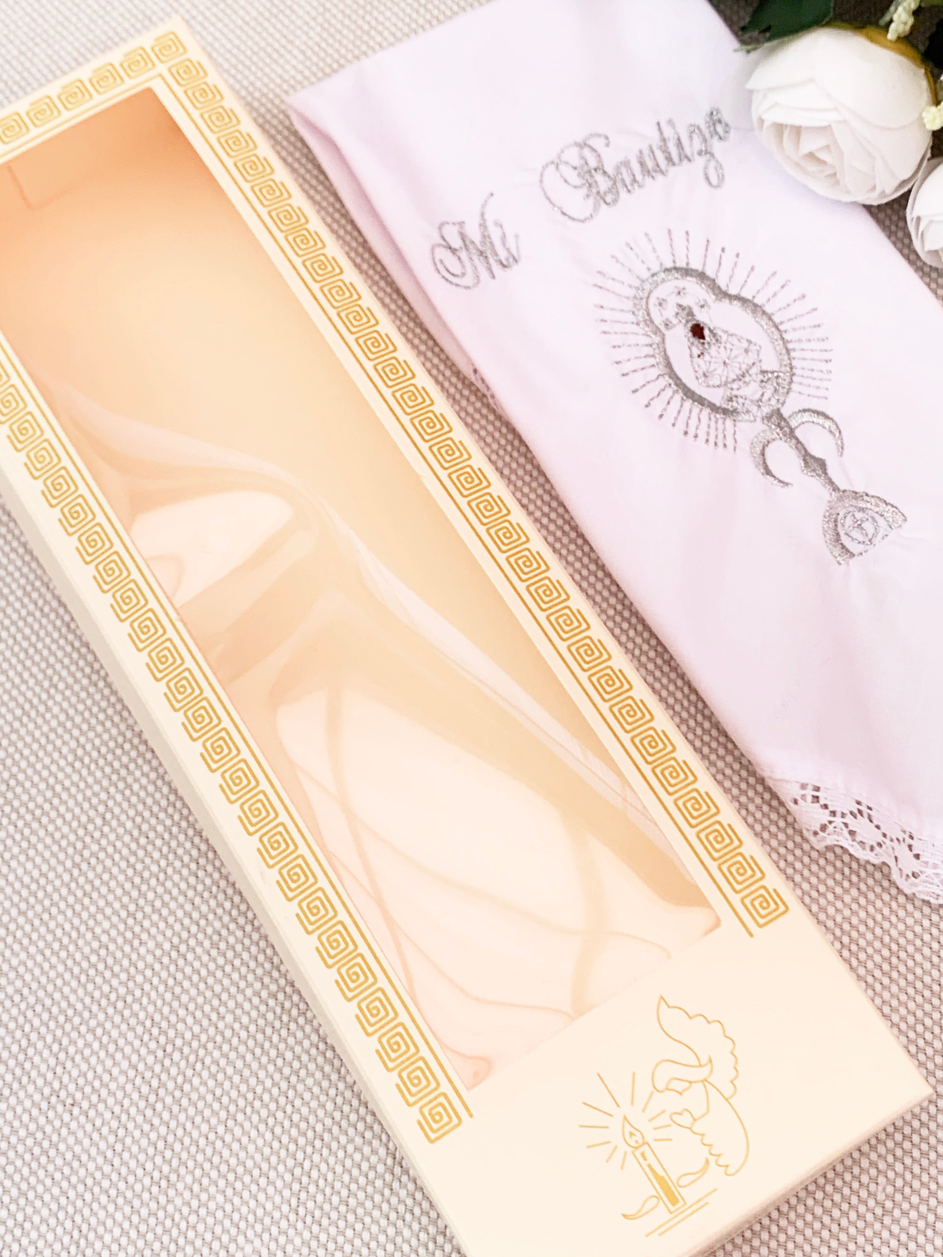 Pañito Docoma Virgencita de Los Angeles opción de color dorado o plateado