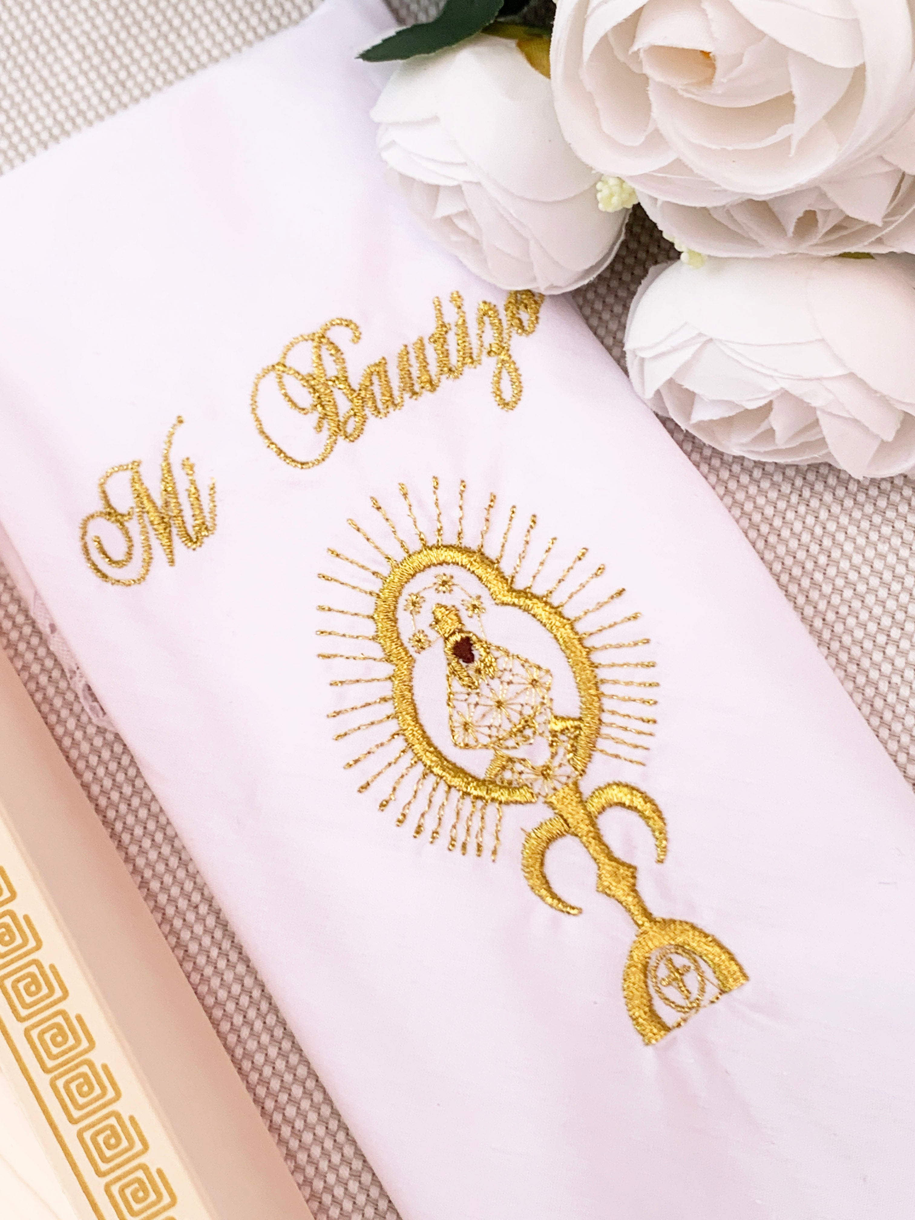 Pañito Docoma Virgencita de Los Angeles opción de color dorado o plateado