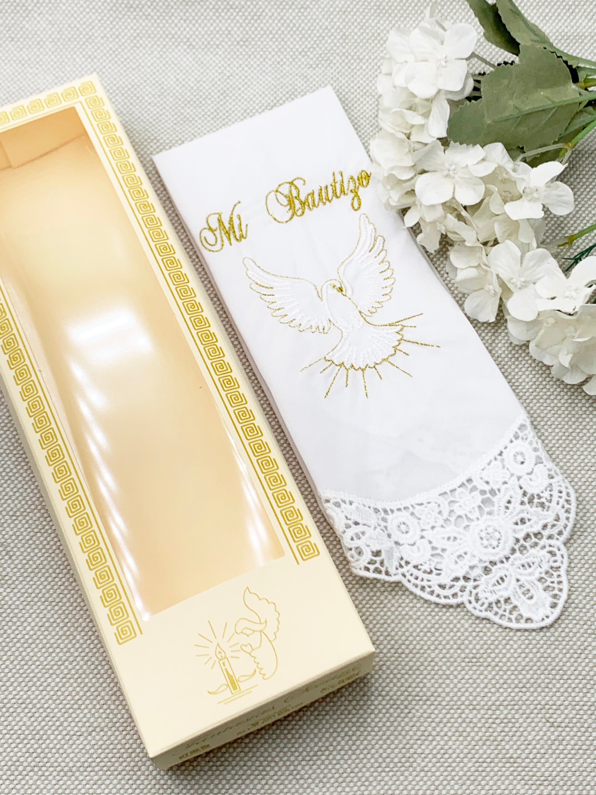 Pañito con encaje Espíritu Santo opción de color dorado o plateado Modelo 2