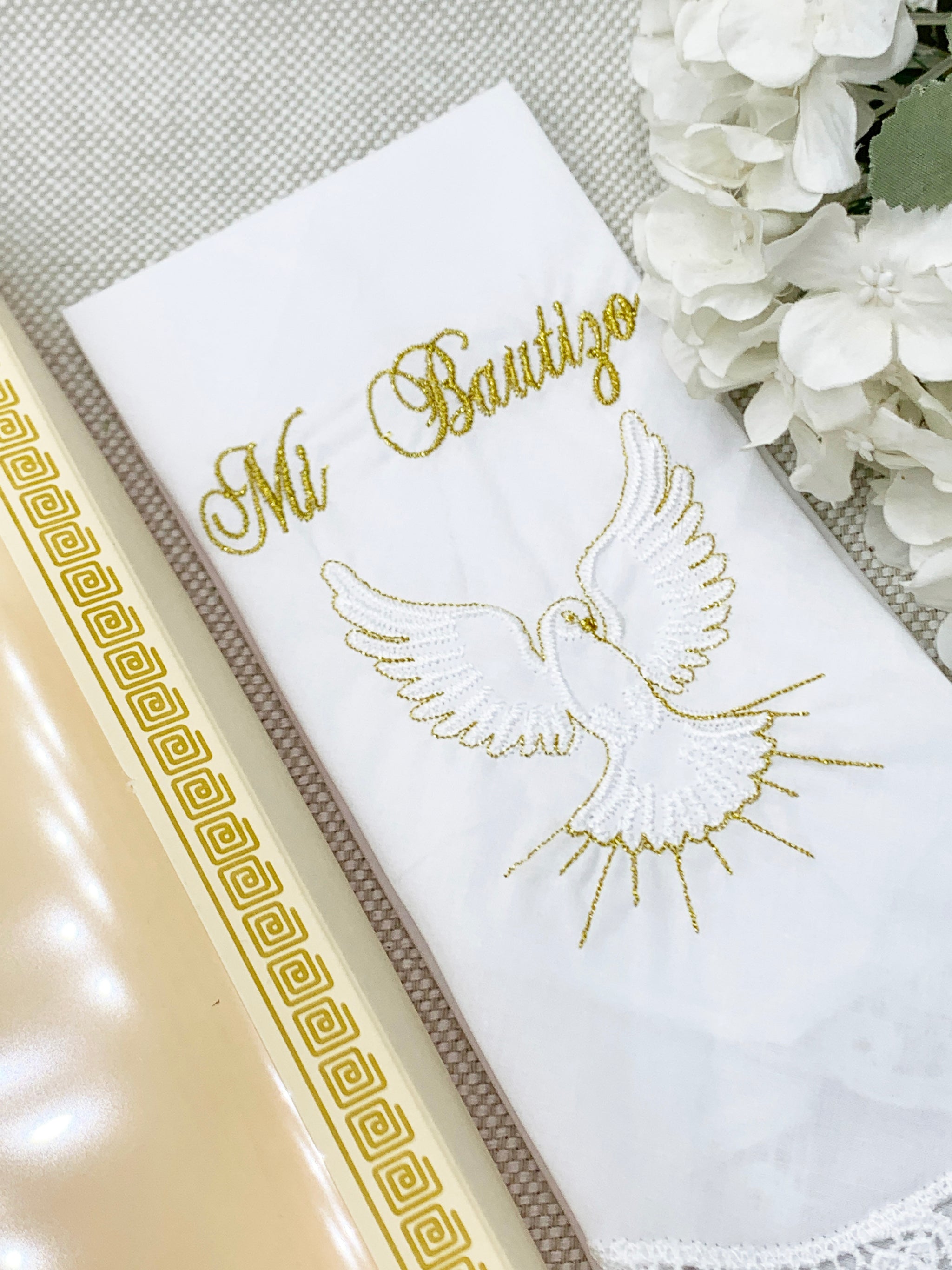 Pañito con encaje Espíritu Santo opción de color dorado o plateado Modelo 2