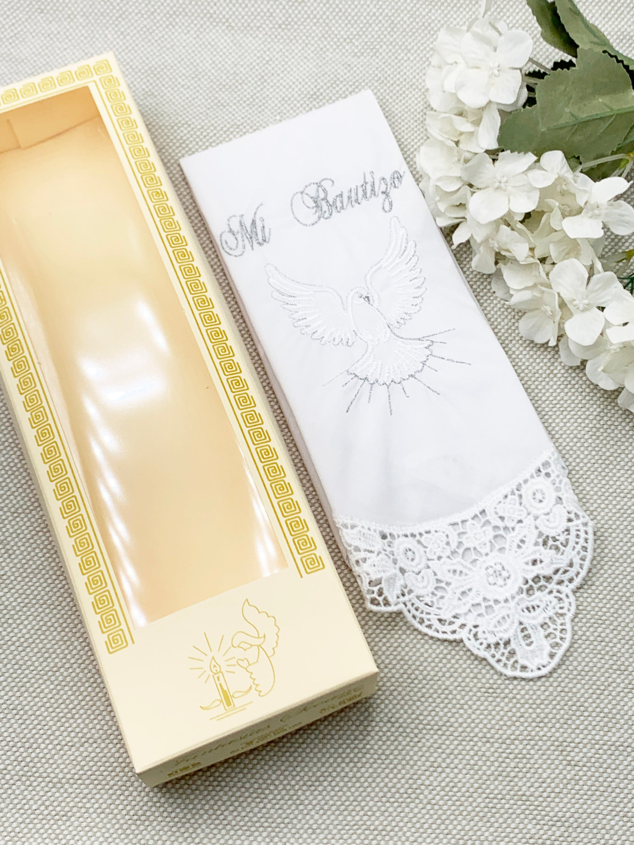 Pañito con encaje Espíritu Santo opción de color dorado o plateado Modelo 2