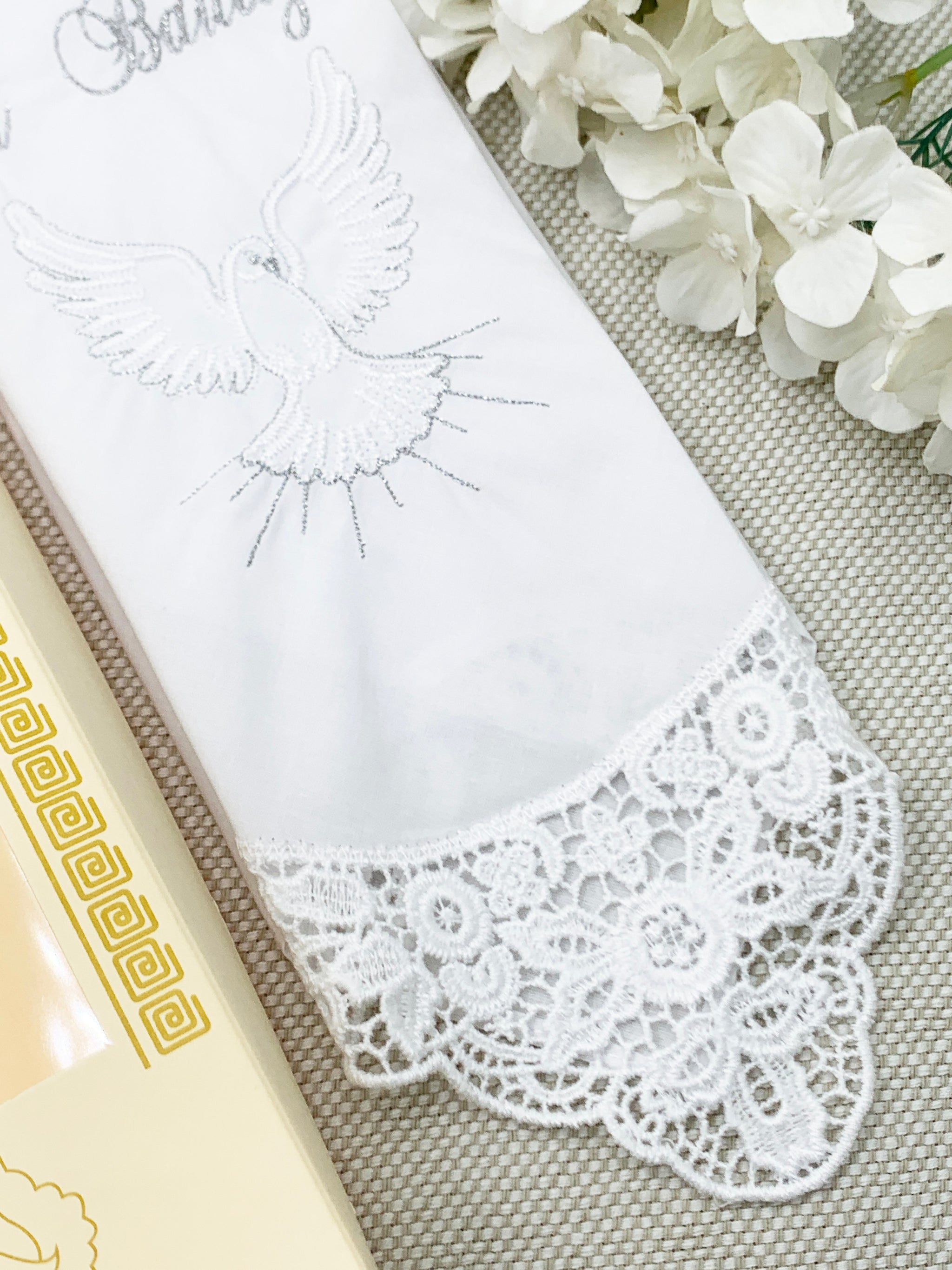 Pañito con encaje Espíritu Santo opción de color dorado o plateado Modelo 2