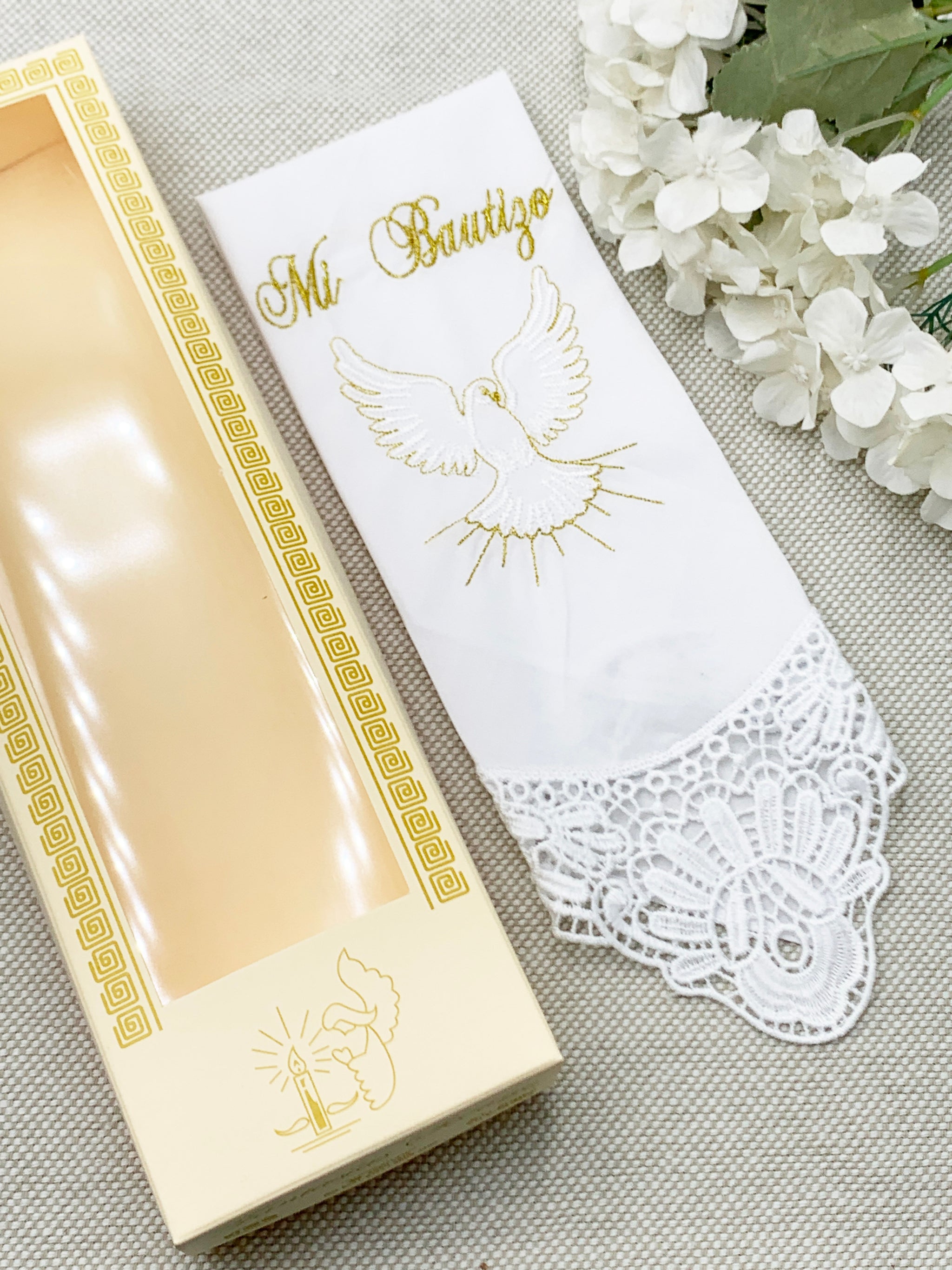 Pañito con encaje Espíritu Santo opción de color dorado o plateado Modelo 1