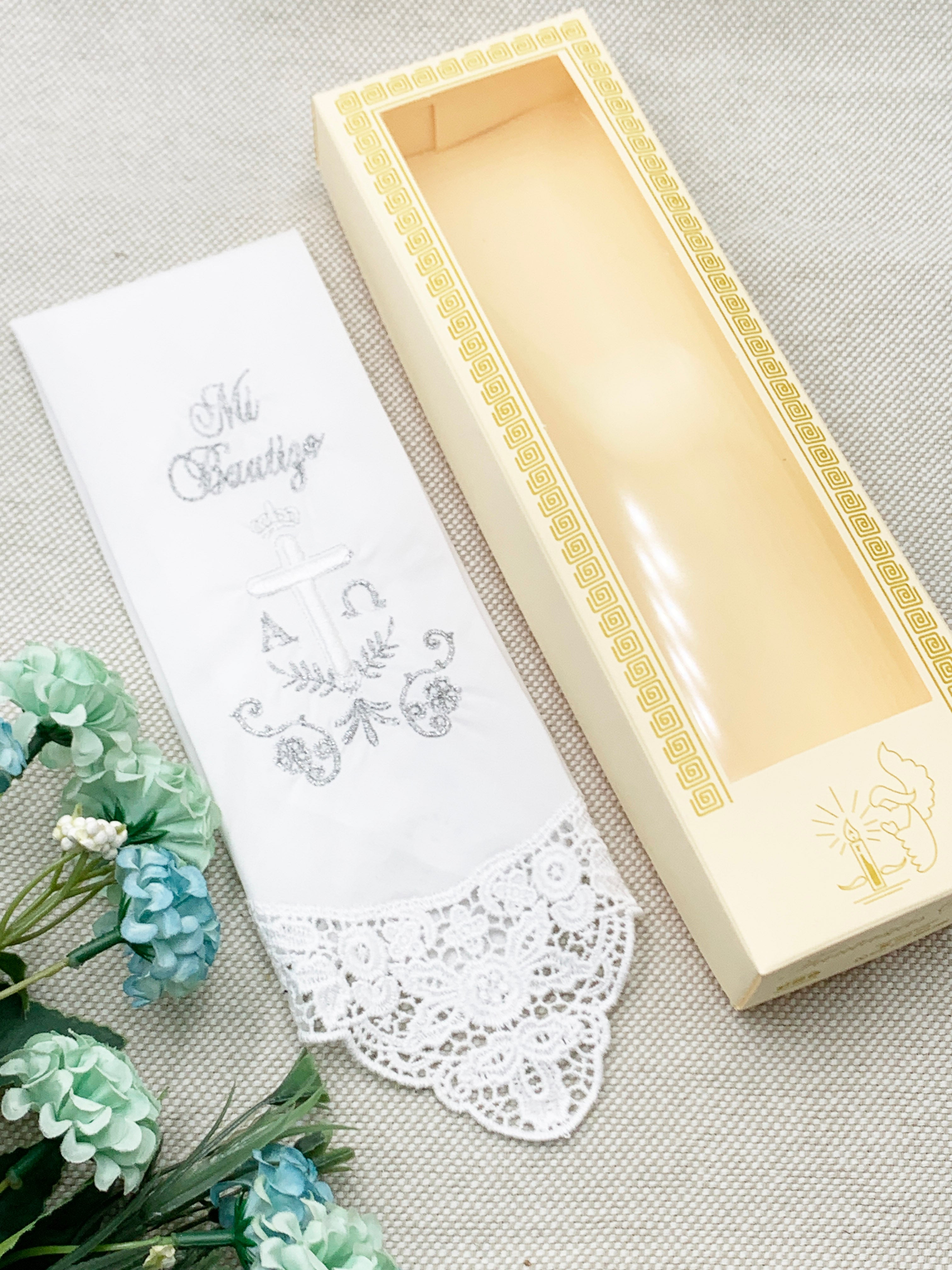 Pañito con encaje Cruz alfa y omega opción de color dorado o plateado Modelo 1