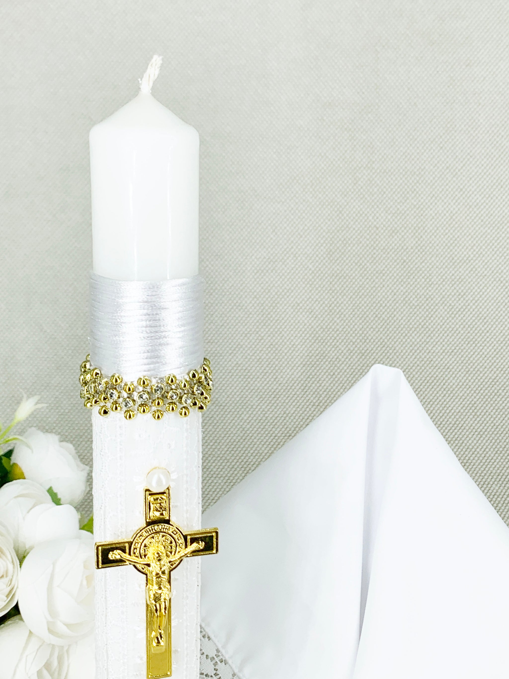 OFERTA SOLO TIENDA EN LINEA Cirio Bautismal + Regalía pañito - Modelo con cruz de pedrería dorada