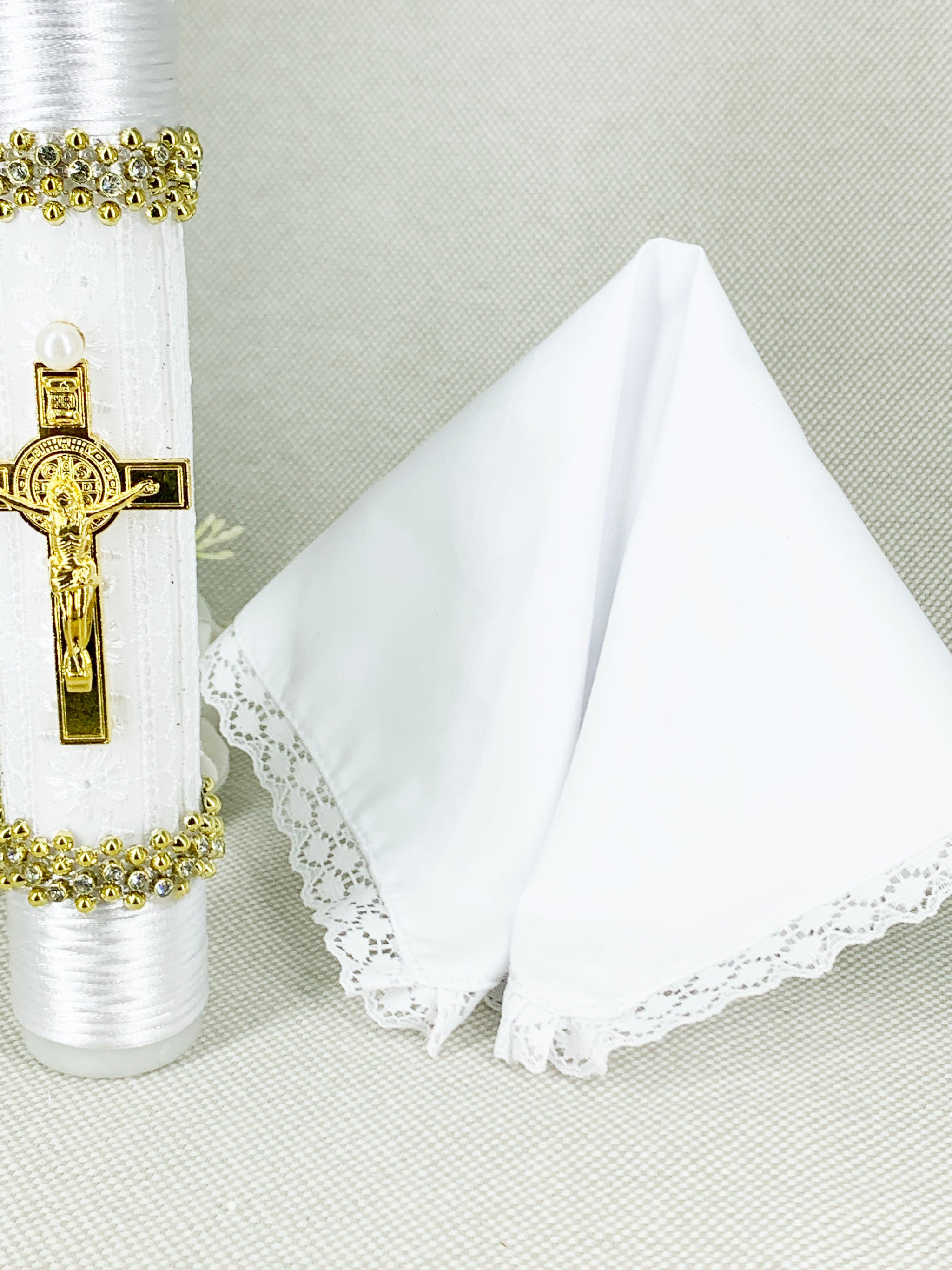 OFERTA SOLO TIENDA EN LINEA Cirio Bautismal + Regalía pañito - Modelo con cruz de pedrería dorada