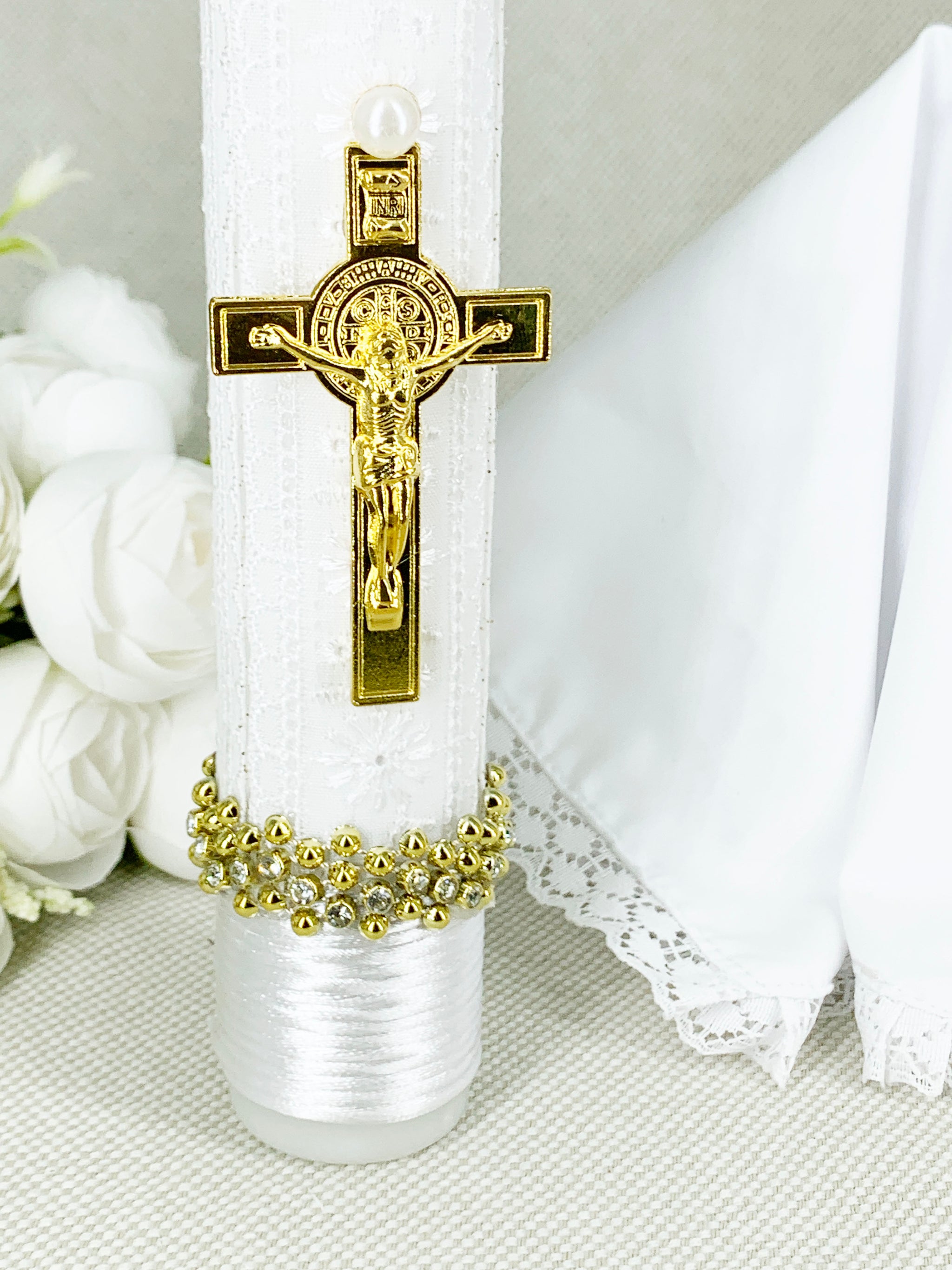 OFERTA SOLO TIENDA EN LINEA Cirio Bautismal + Regalía pañito - Modelo con cruz de pedrería dorada